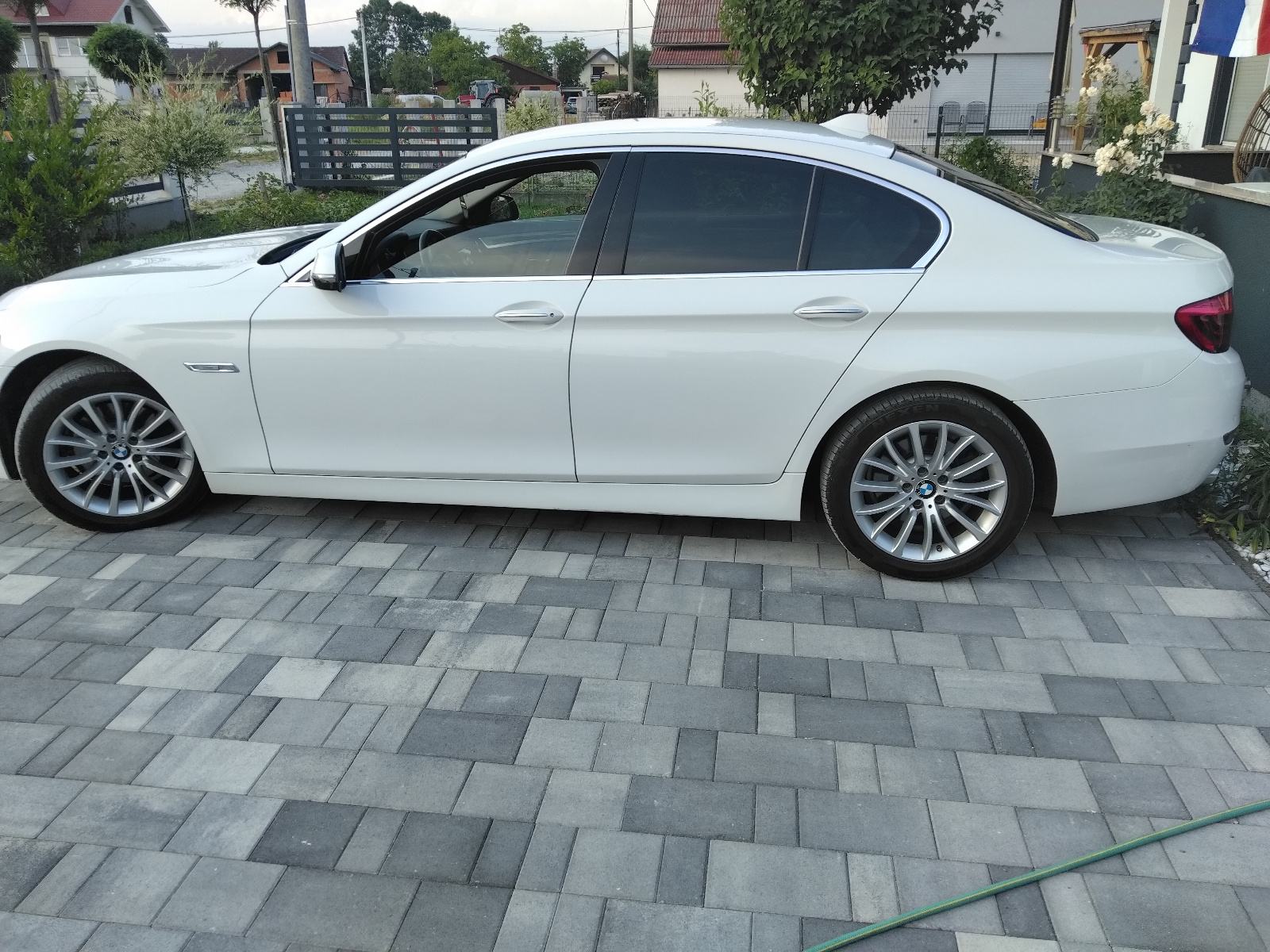 BMW serija 5 520xd luxury, fotografija 9