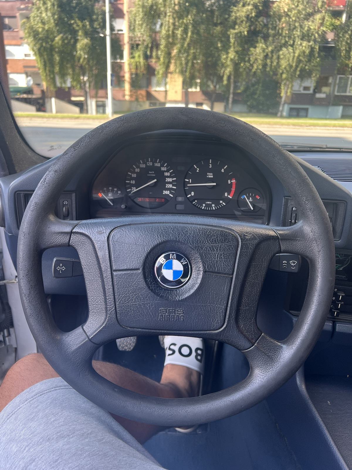 BMW serija 5 525tds***ODLIČNO STANJE-DUGOGODIŠNJI VLASNIK***, fotografija 9