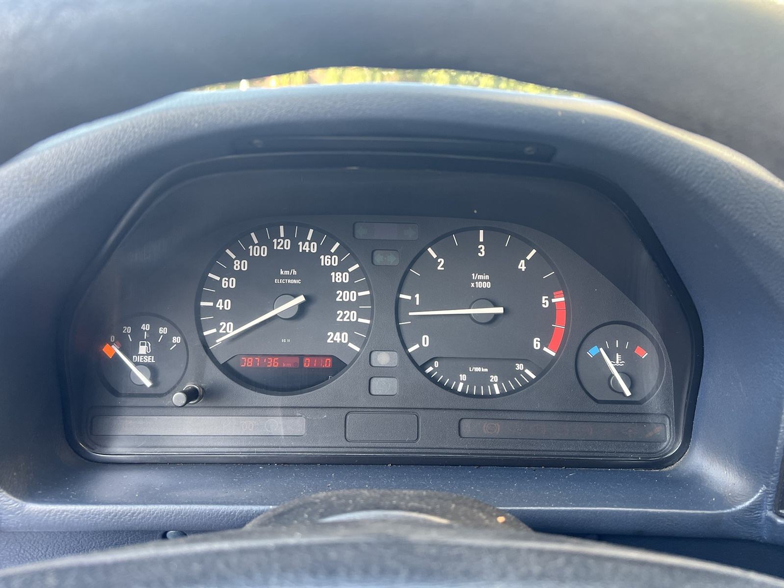 BMW serija 5 525tds***ODLIČNO STANJE-DUGOGODIŠNJI VLASNIK***, fotografija 10