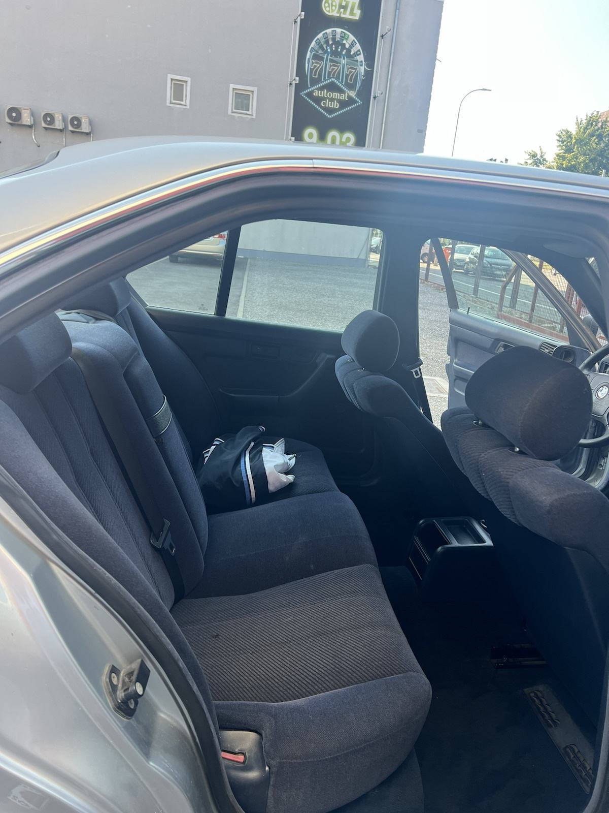 BMW serija 5 525tds***ODLIČNO STANJE-DUGOGODIŠNJI VLASNIK***, fotografija 14