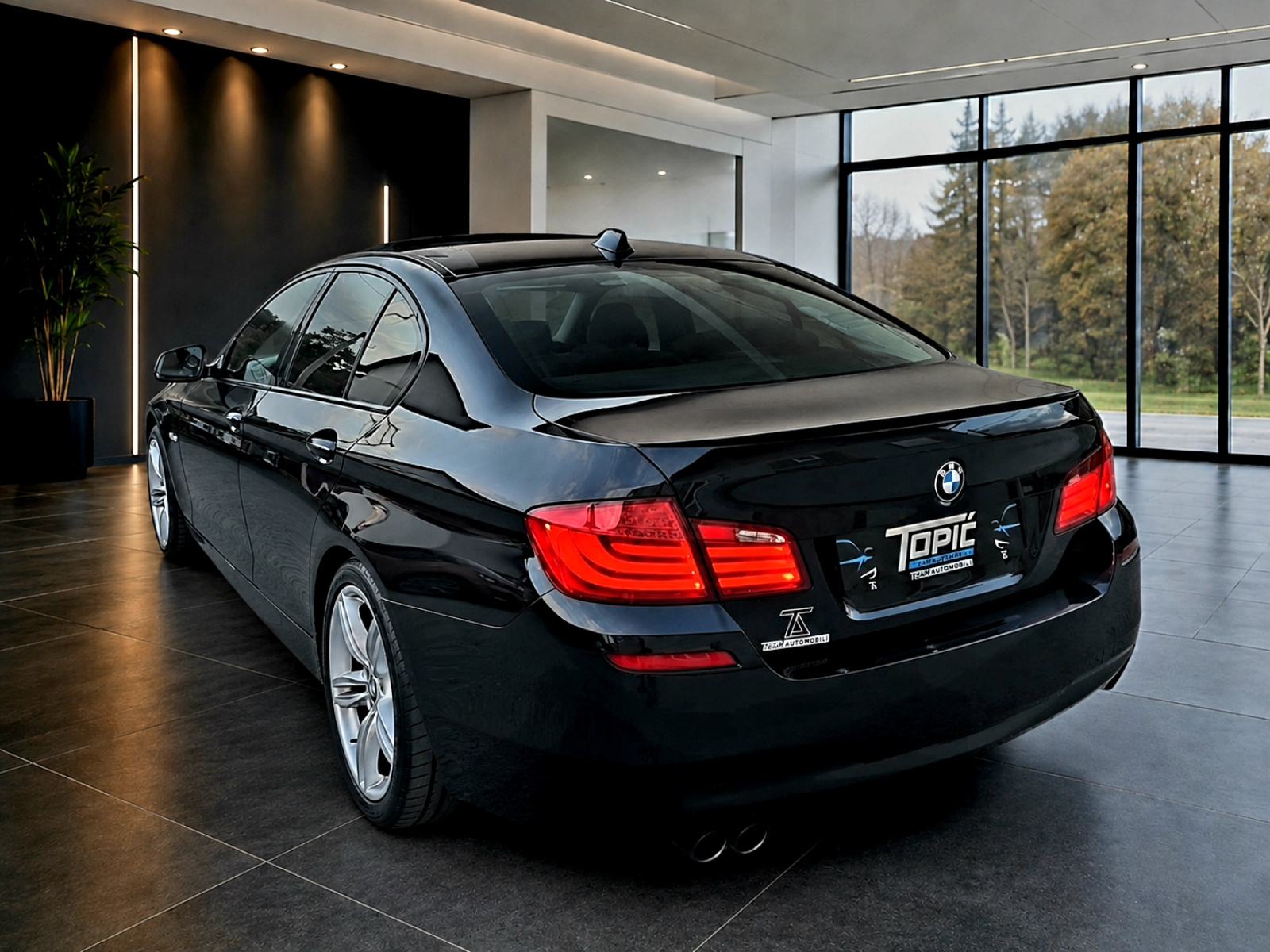 BMW serija 5 525xd ***M-PAKET***AUTOMATIK***VRHUNSKO STANJE***, fotografija 9