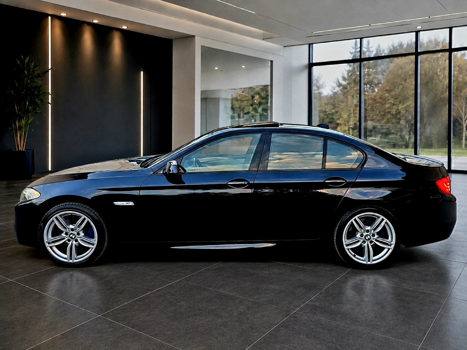 BMW serija 5 525xd ***M-PAKET***AUTOMATIK***VRHUNSKO STANJE***, fotografija 11