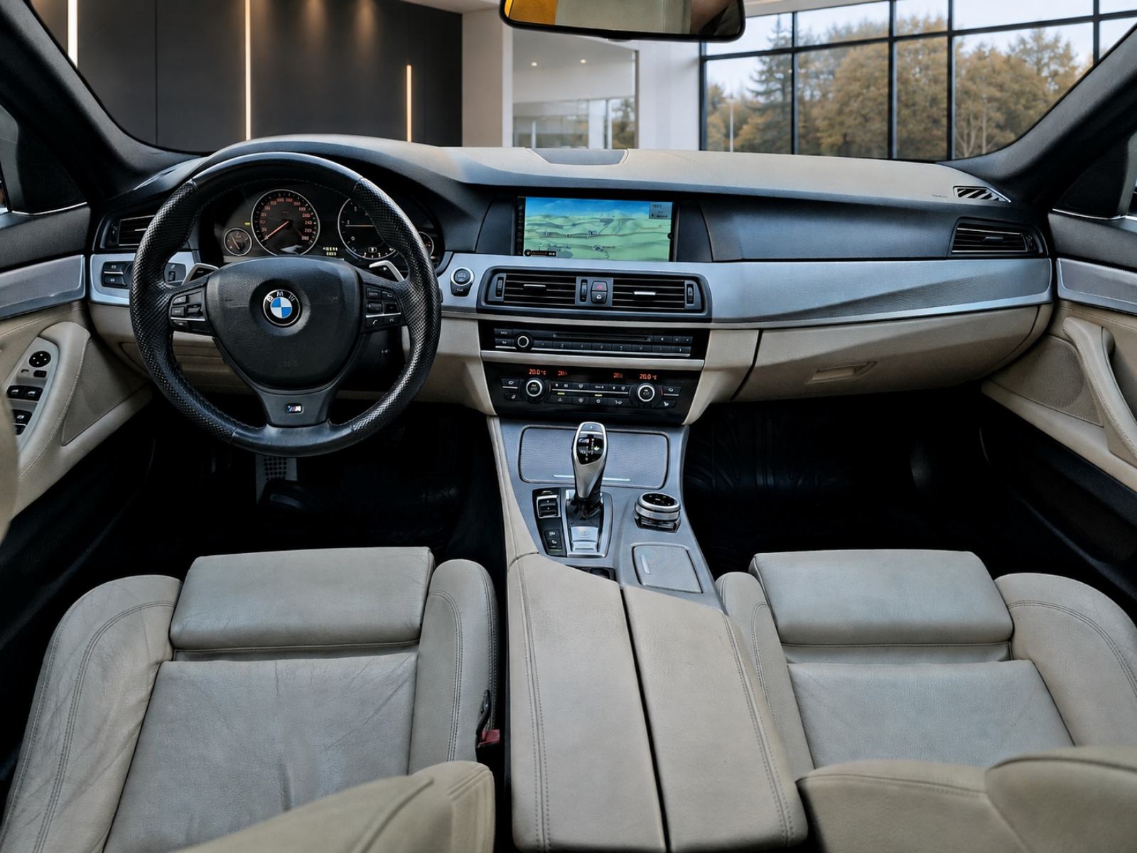 BMW serija 5 525xd ***M-PAKET***AUTOMATIK***VRHUNSKO STANJE***, fotografija 15