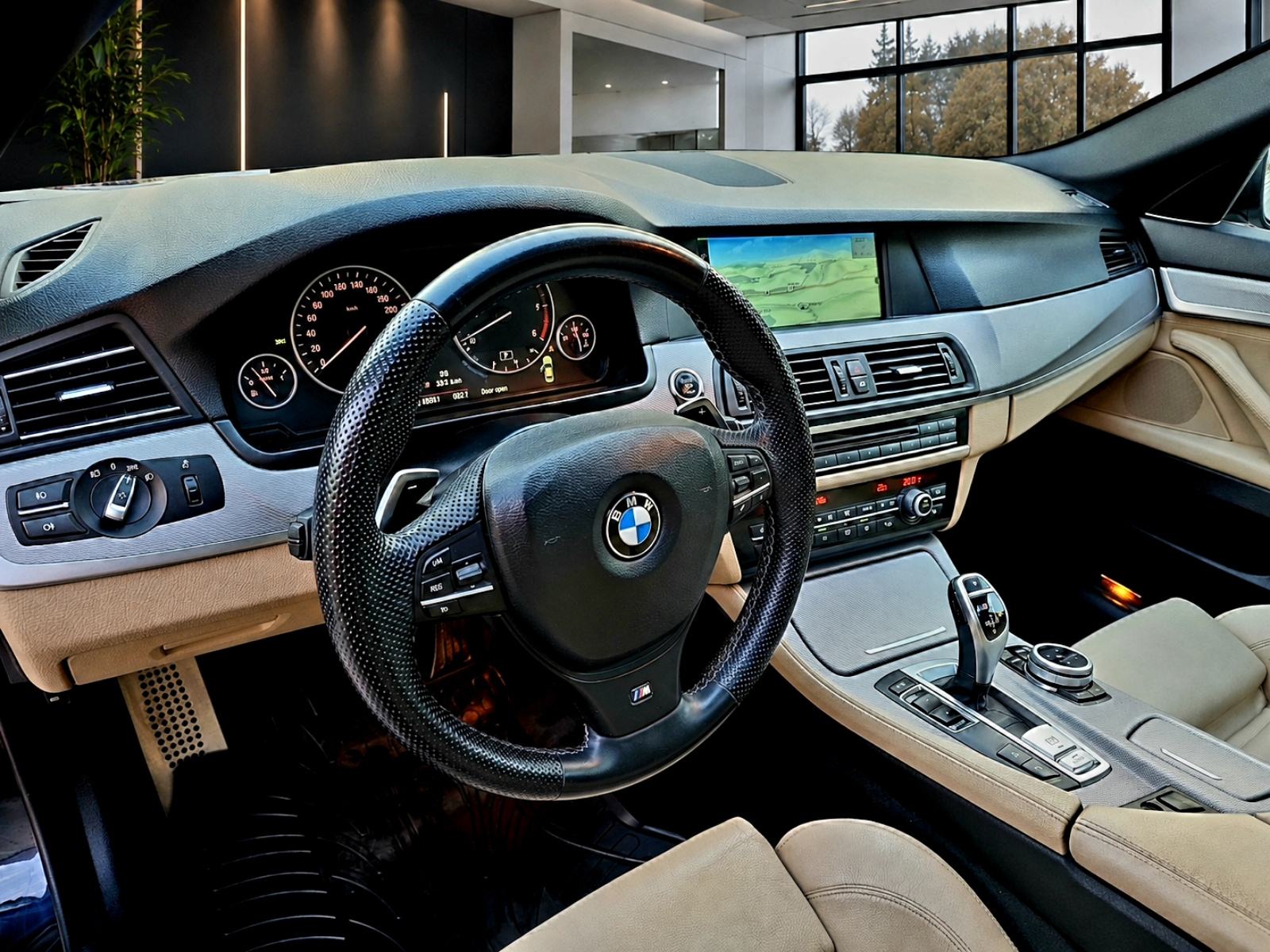 BMW serija 5 525xd ***M-PAKET***AUTOMATIK***VRHUNSKO STANJE***, fotografija 18