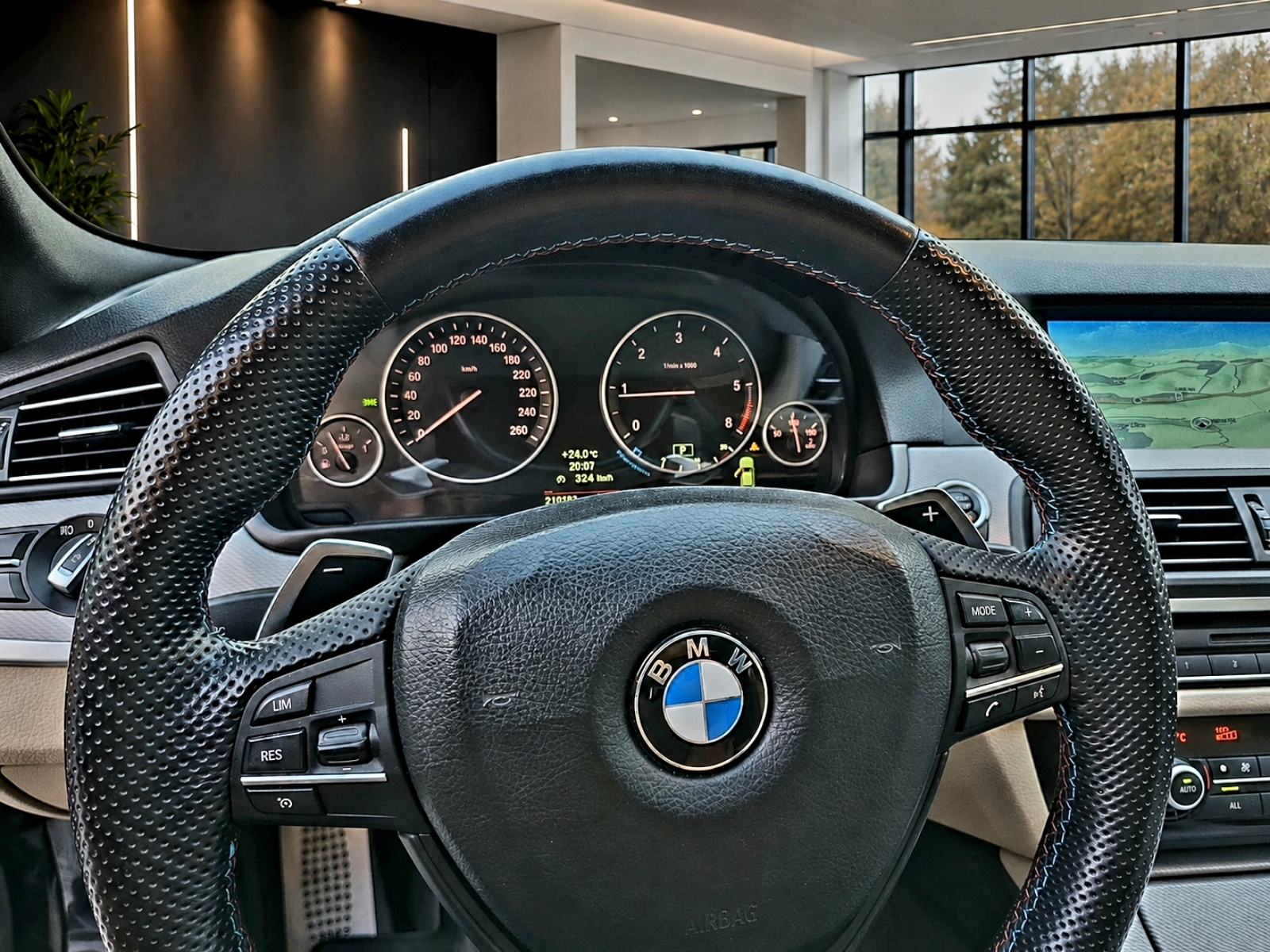 BMW serija 5 525xd ***M-PAKET***AUTOMATIK***VRHUNSKO STANJE***, fotografija 20