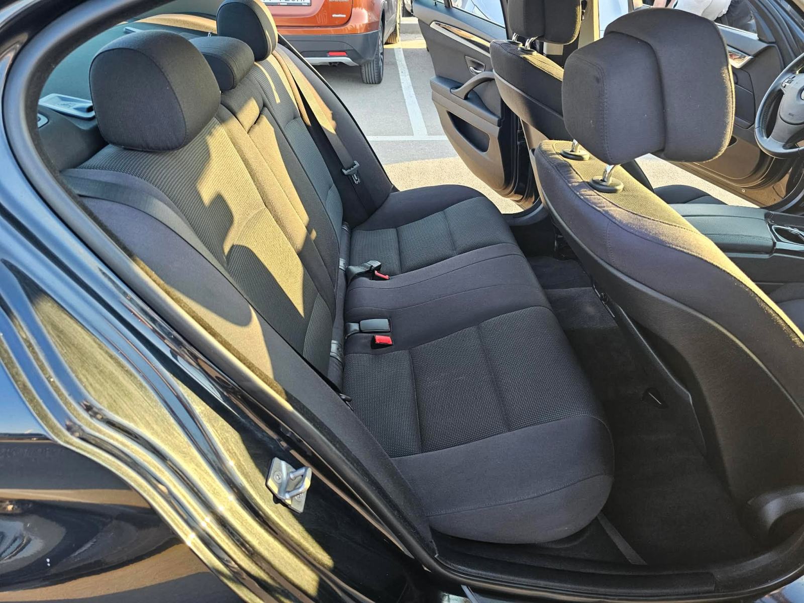 BMW serija 5 528i, fotografija 6