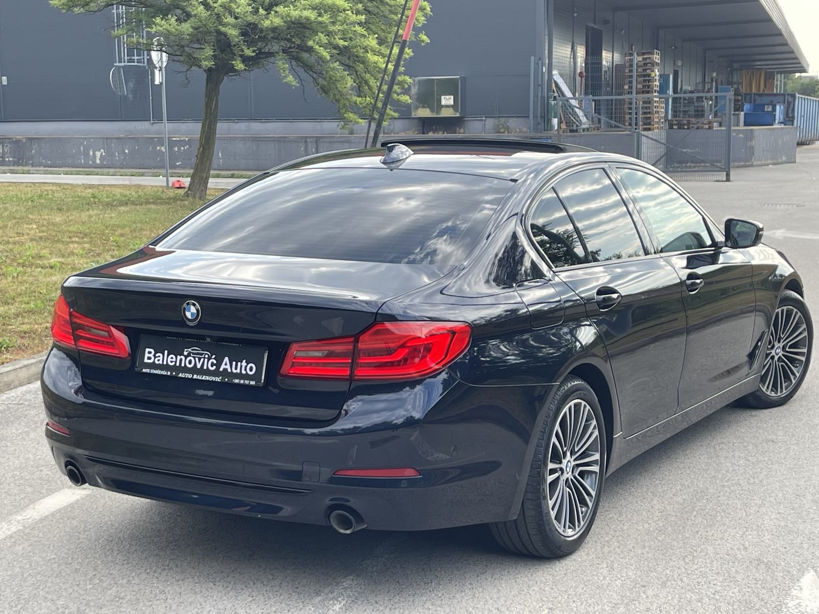 BMW SERIJA 5 530 D X-DRIVE •• KAO NOVI, FULL OPREMA, ŠIBER ••, fotografija 6