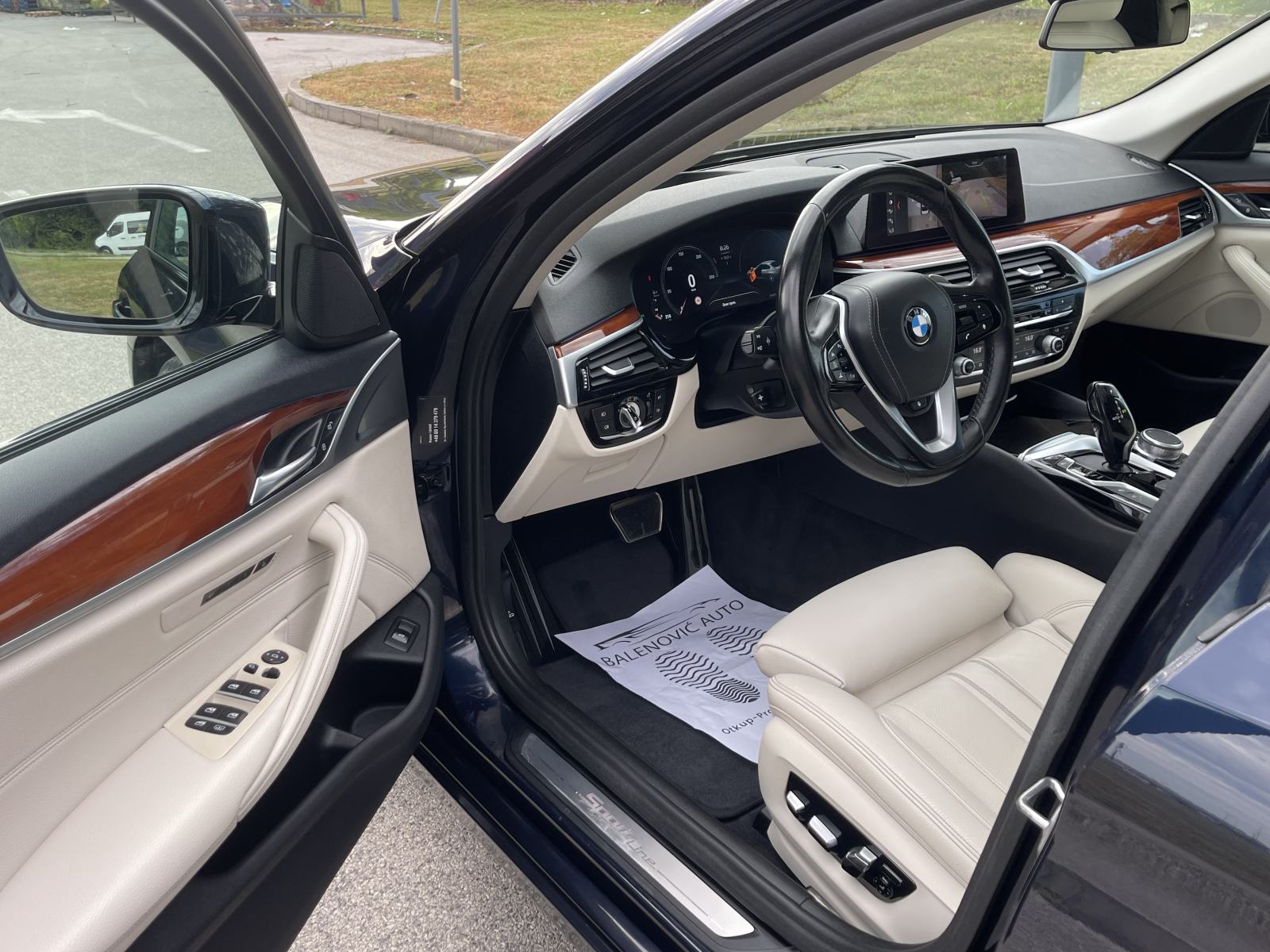 BMW SERIJA 5 530 D X-DRIVE •• KAO NOVI, FULL OPREMA, ŠIBER ••, fotografija 11