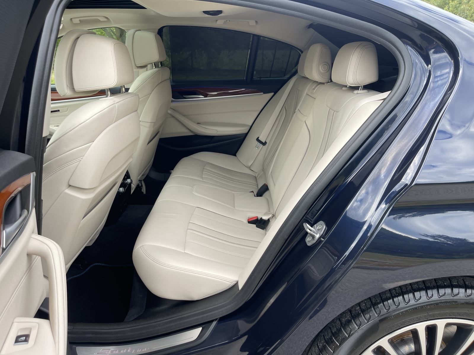 BMW SERIJA 5 530 D X-DRIVE •• KAO NOVI, FULL OPREMA, ŠIBER ••, fotografija 13