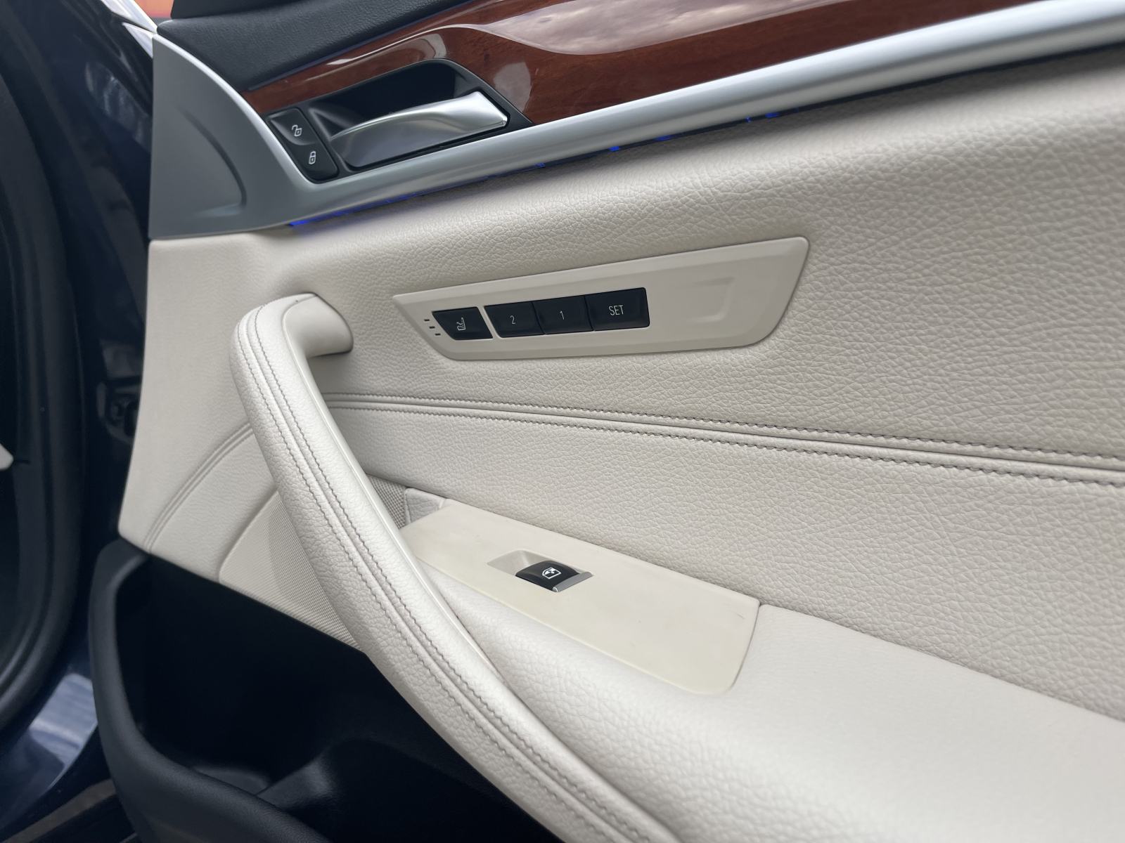 BMW SERIJA 5 530 D X-DRIVE •• KAO NOVI, FULL OPREMA, ŠIBER ••, fotografija 19