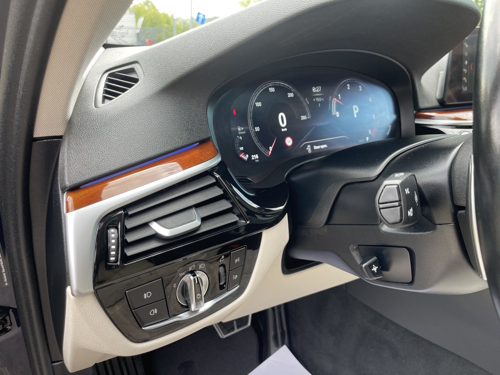 BMW SERIJA 5 530 D X-DRIVE •• KAO NOVI, FULL OPREMA, ŠIBER ••, fotografija 20