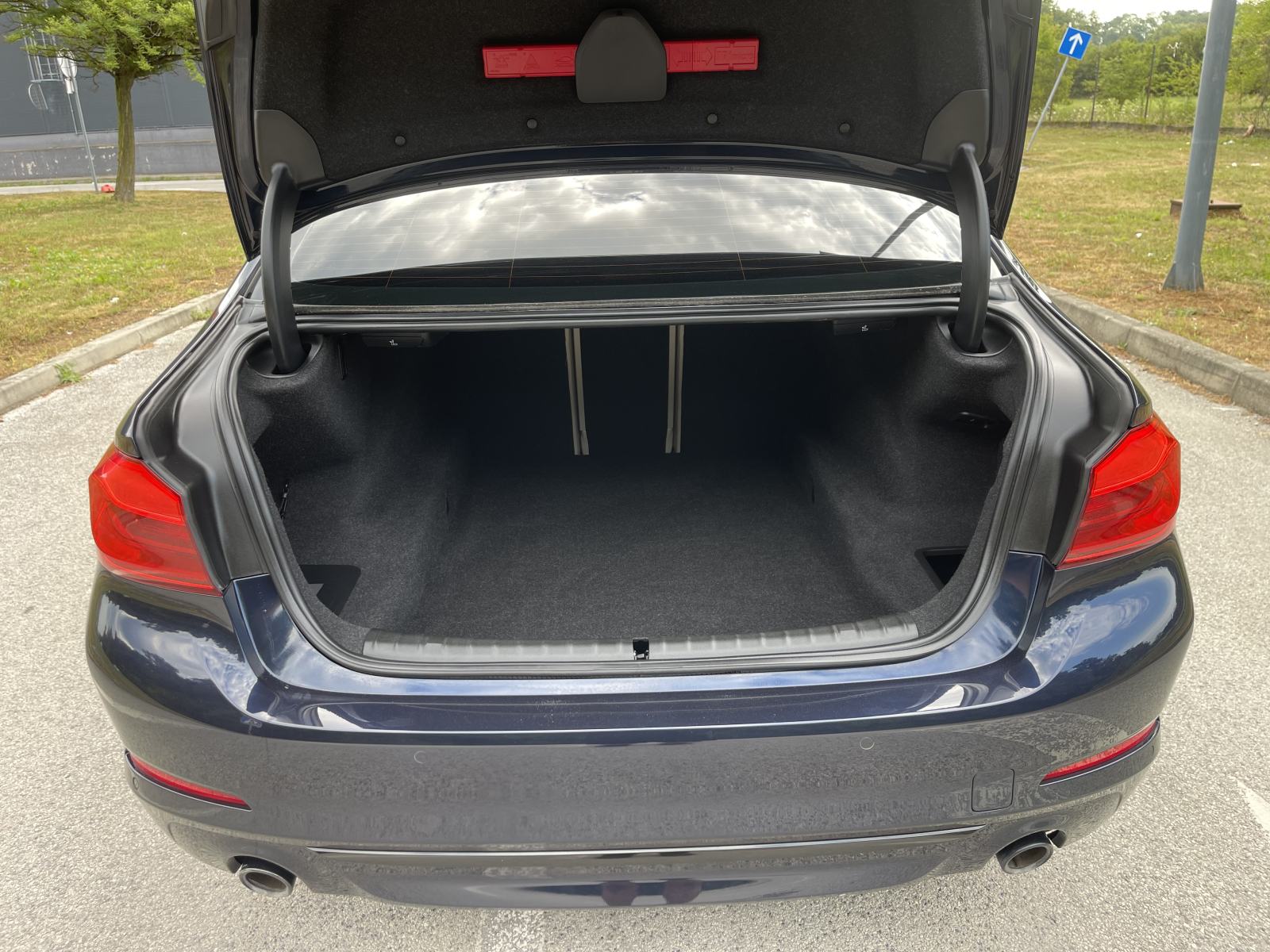 BMW SERIJA 5 530 D X-DRIVE •• KAO NOVI, FULL OPREMA, ŠIBER ••, fotografija 14