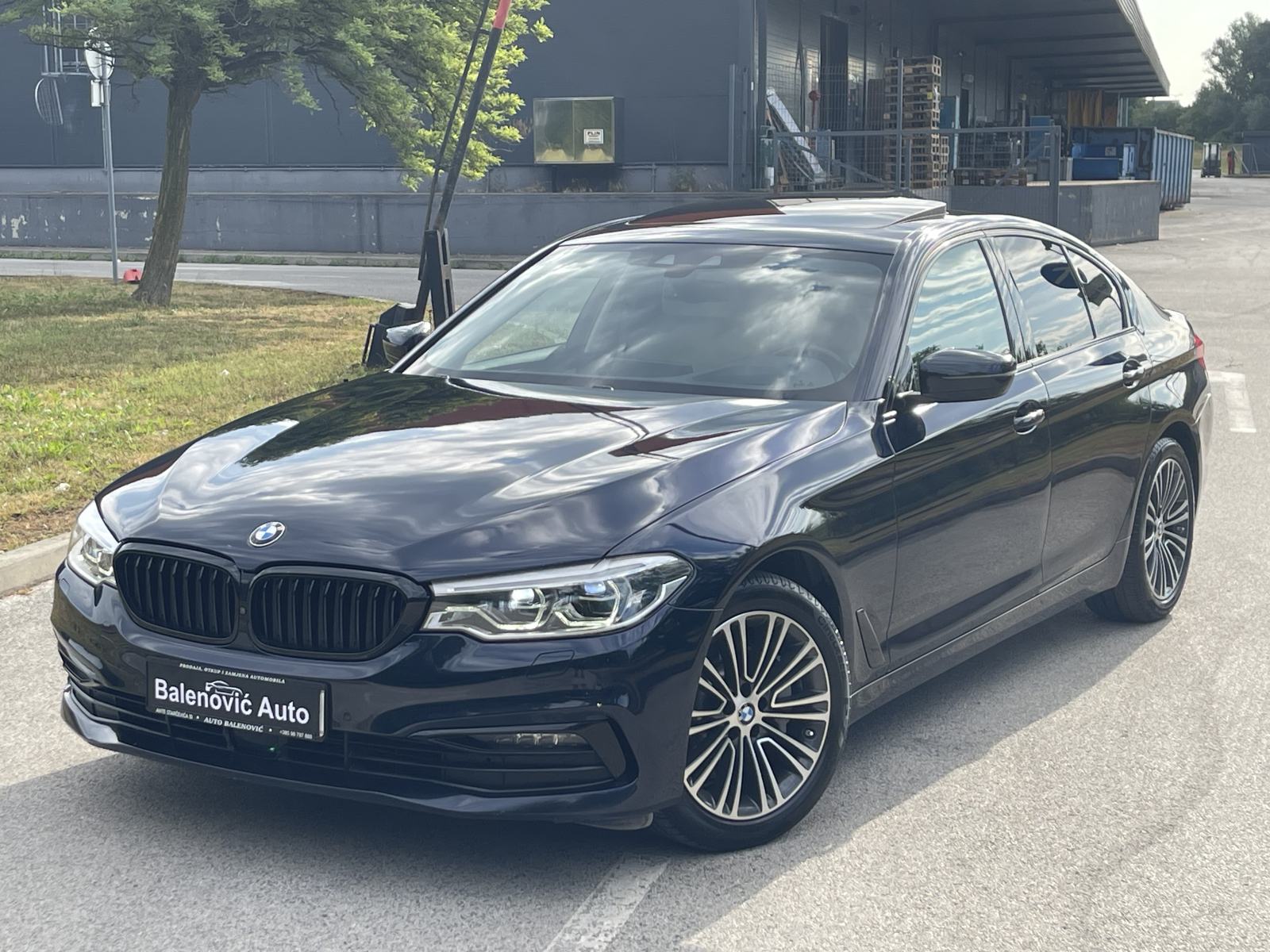 BMW SERIJA 5 530 D X-DRIVE •• KAO NOVI, FULL OPREMA, ŠIBER ••, fotografija 7