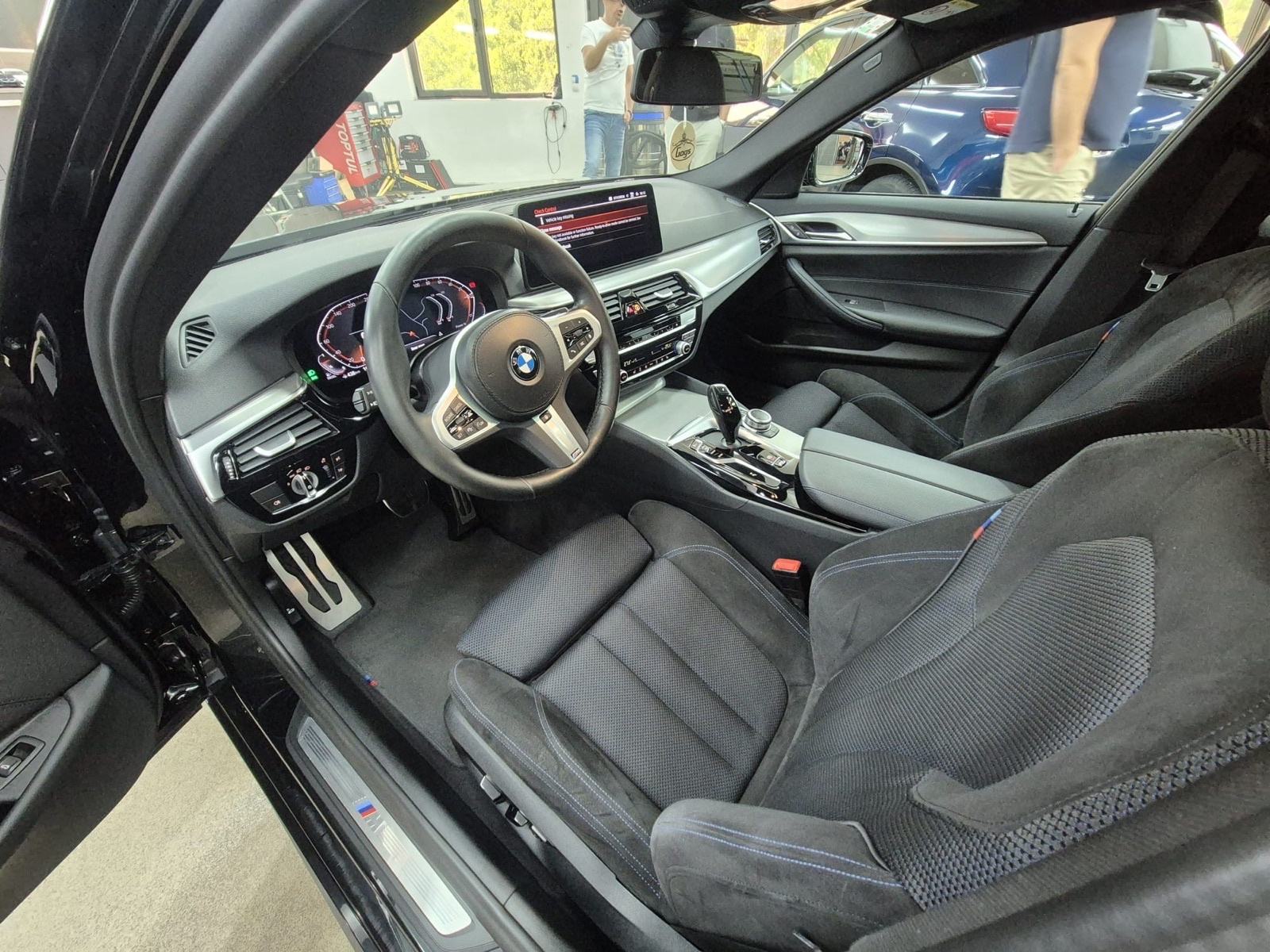 BMW serija 5 530d automatik M paket ful oprema limitirana serija, fotografija 7