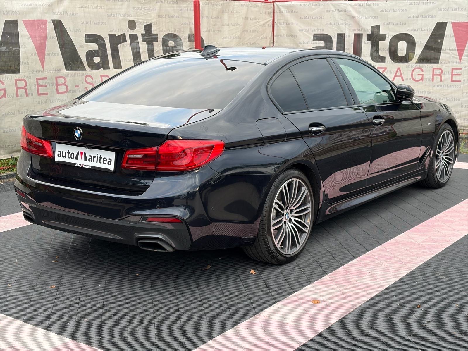 BMW serija 5 530d xDrive M-Paket•Digitalni sat•360kam•ACC•19", pogled izvana - slika 5