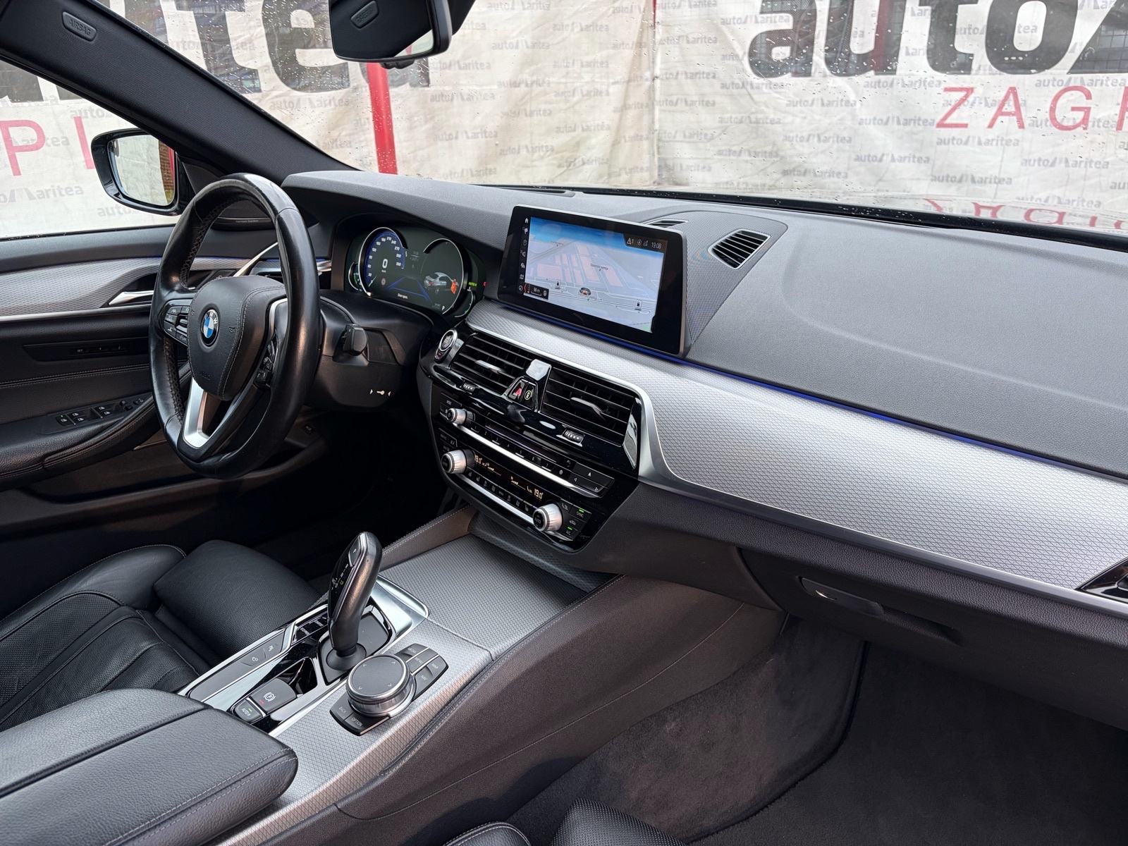 BMW serija 5 530d xDrive M-Paket•Digitalni sat•360kam•ACC•19", fotografija 16