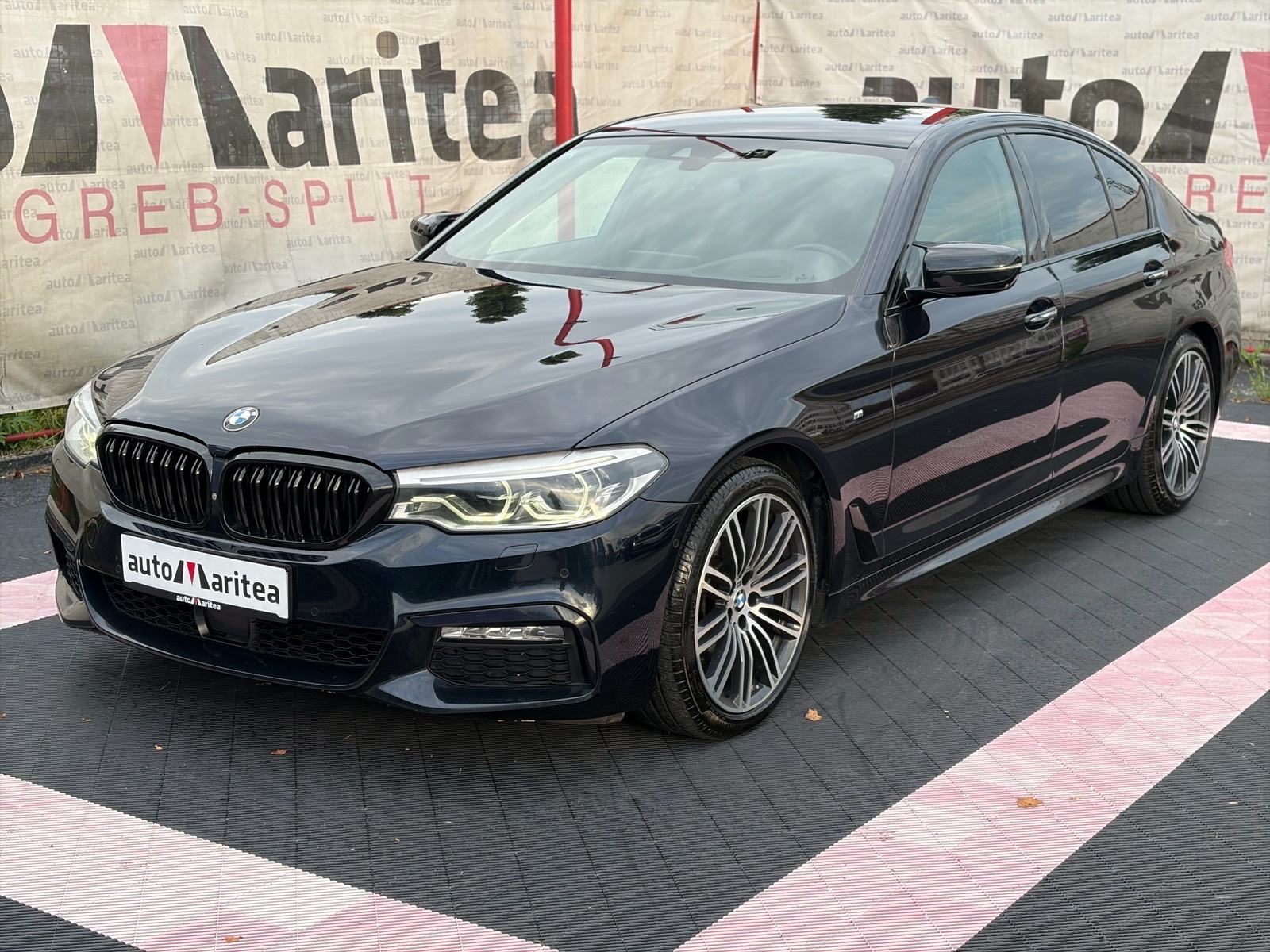 BMW serija 5 530d xDrive M-Paket•Digitalni sat•360kam•ACC•19", pogled izvana - slika 1