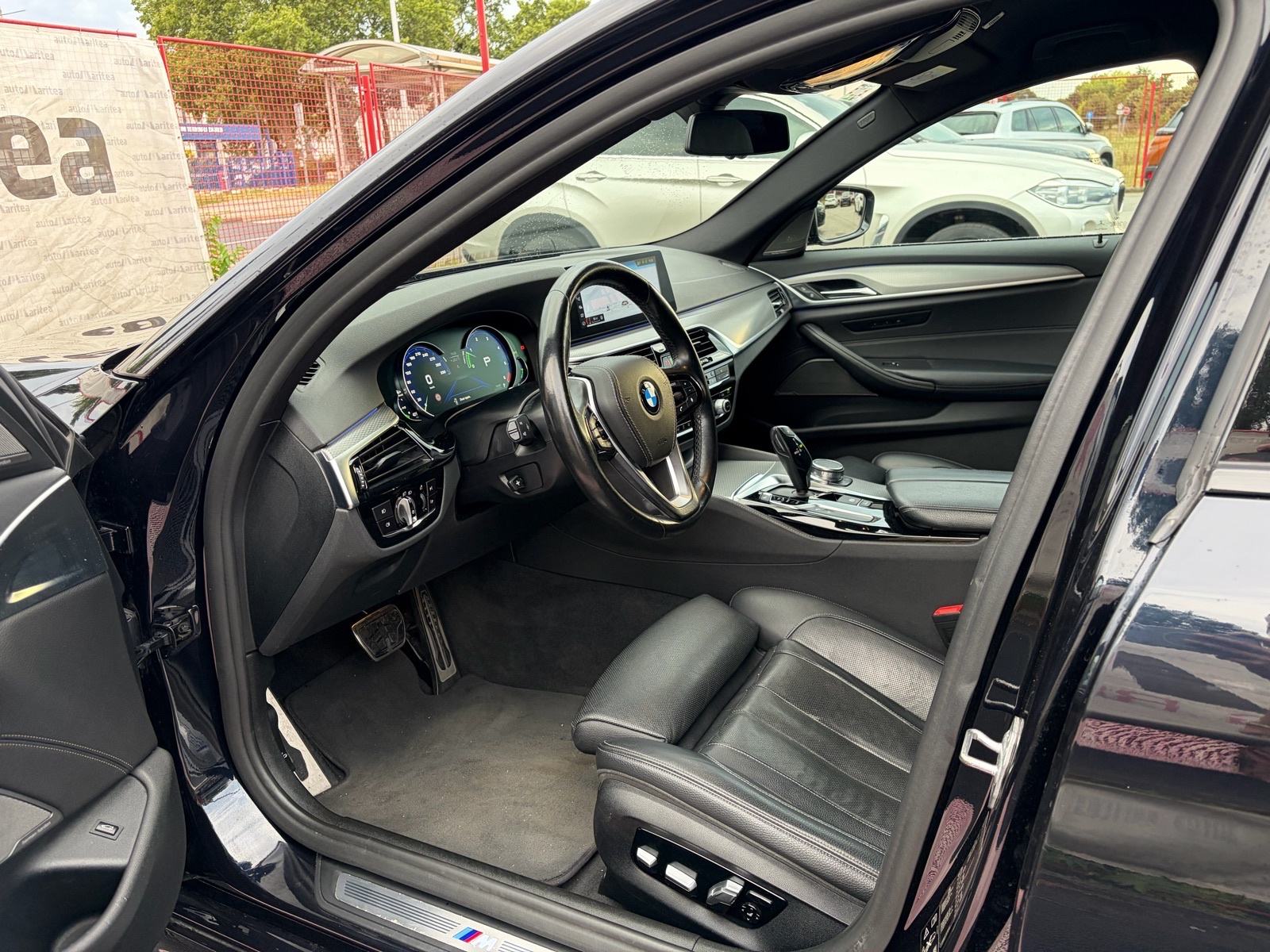 BMW serija 5 530d xDrive M-Paket•Digitalni sat•360kam•ACC•19", fotografija 12