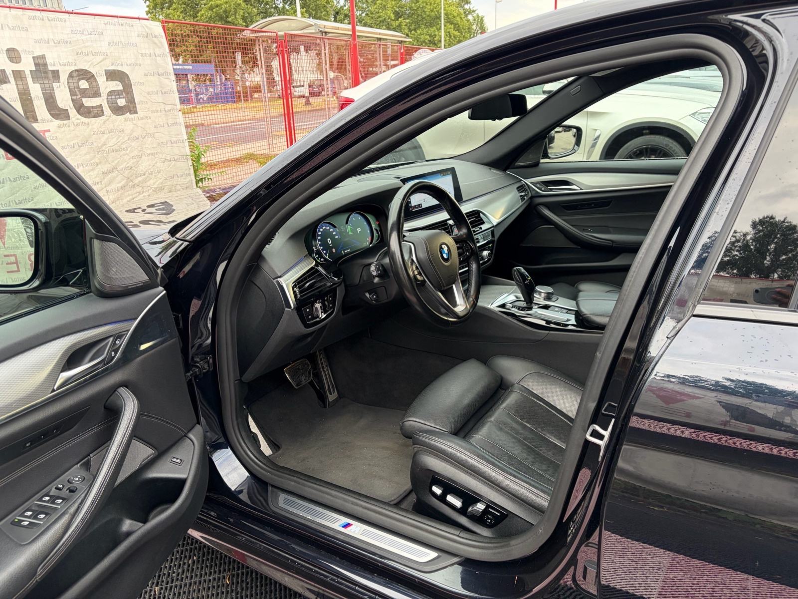 BMW serija 5 530d xDrive M-Paket•Digitalni sat•360kam•ACC•19", fotografija 8
