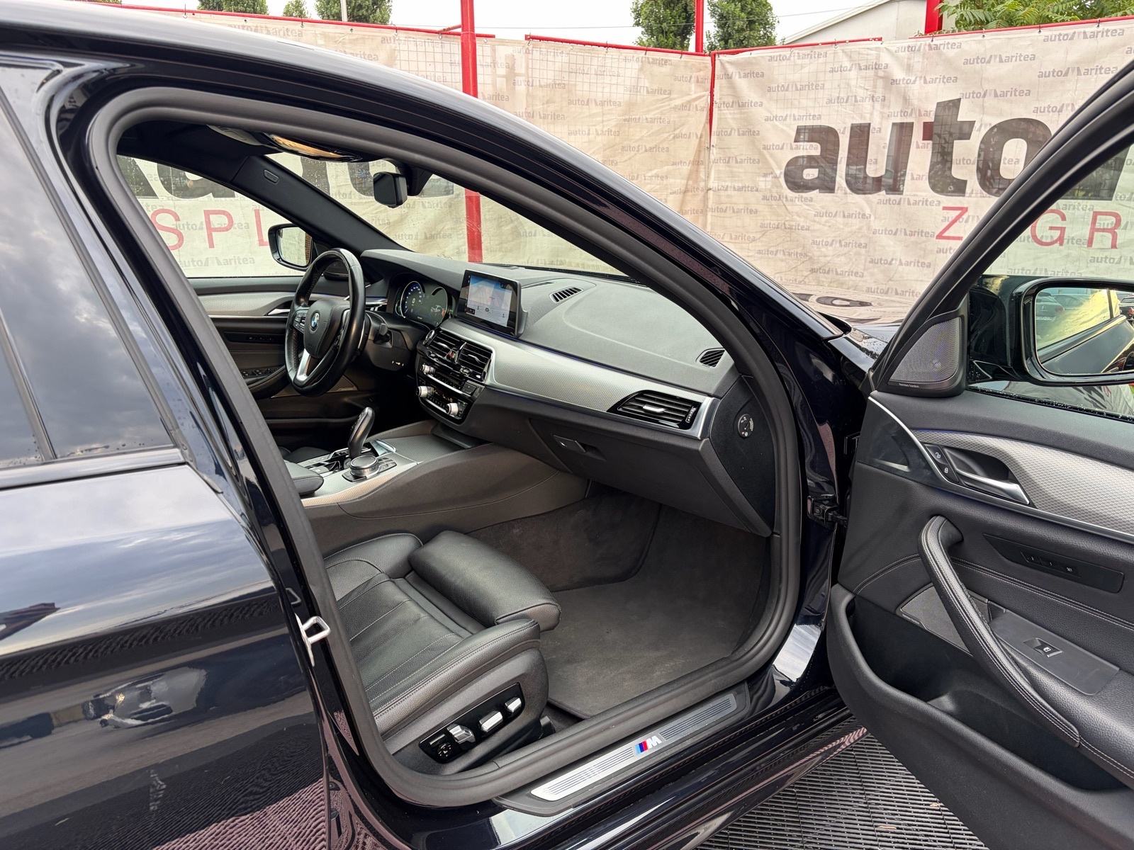 BMW serija 5 530d xDrive M-Paket•Digitalni sat•360kam•ACC•19", fotografija 10