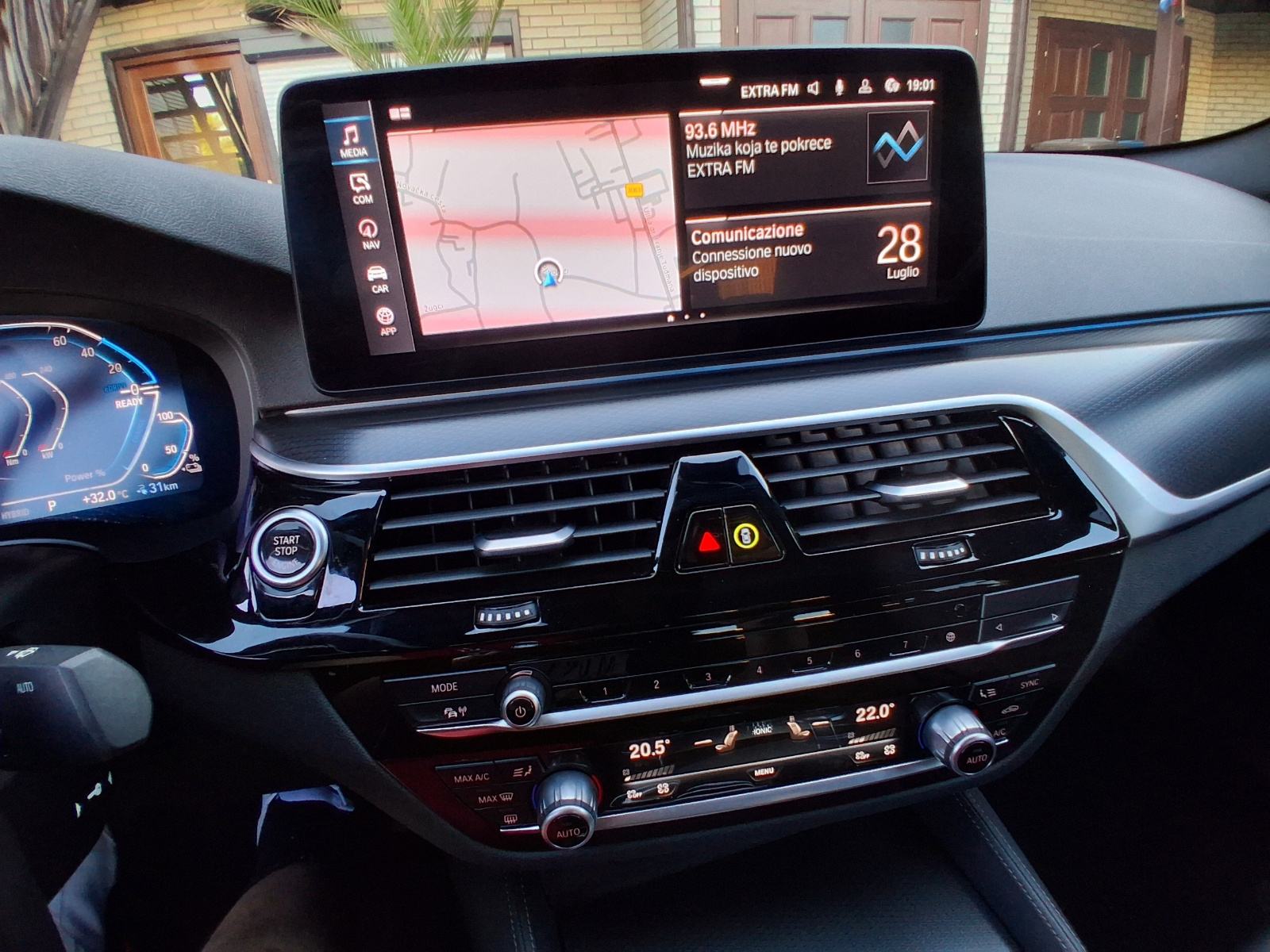 BMW serija 5 530e automatik 2023 godina 300 konja 89500 kilometara M, fotografija 8