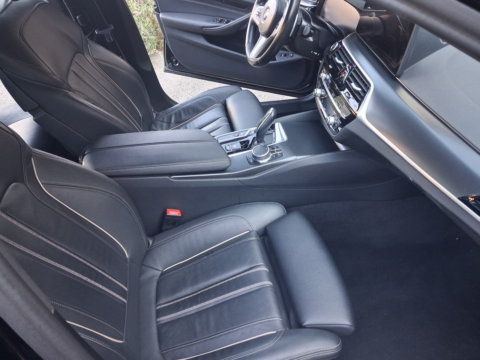 BMW serija 5 530e automatik 2023 godina 300 konja 89500 kilometara M, fotografija 15