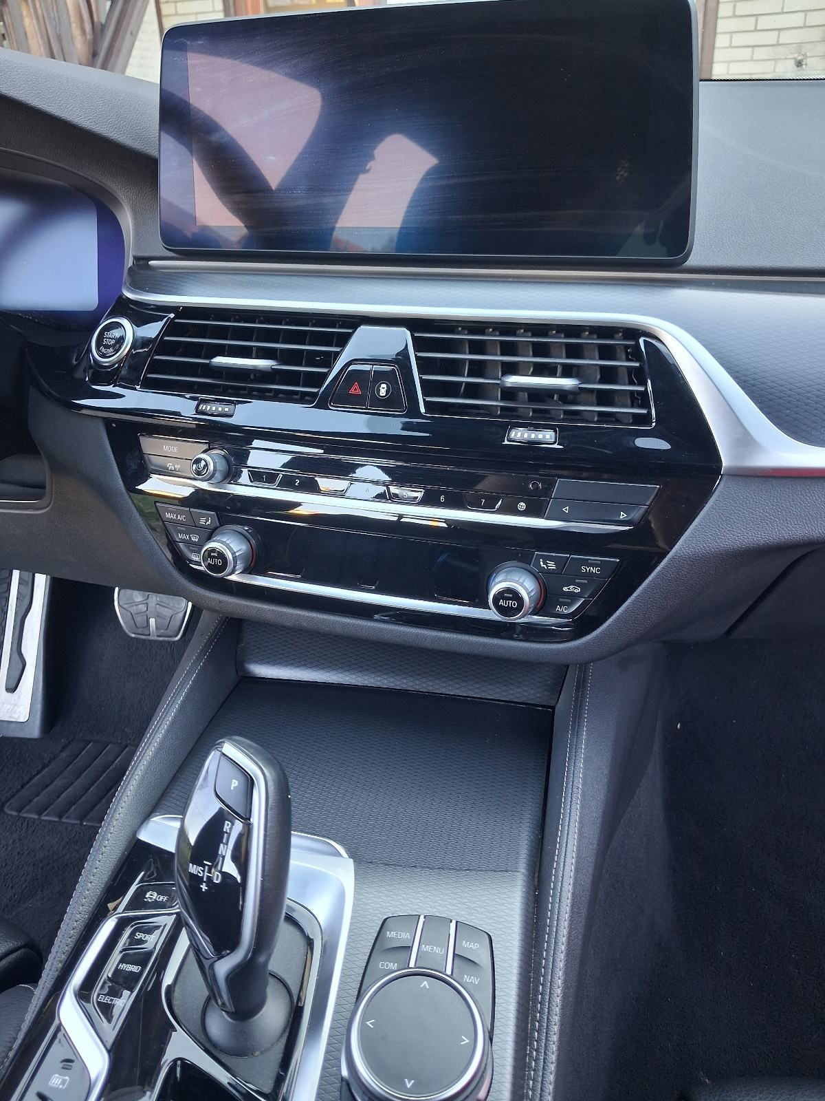 BMW serija 5 530e automatik 2023 godina 300 konja 89500 kilometara M, fotografija 13