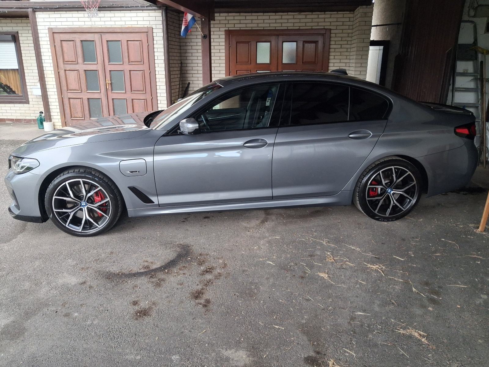 BMW serija 5 530e automatik 2023 godina 300 konja 89500 kilometara M, fotografija 18