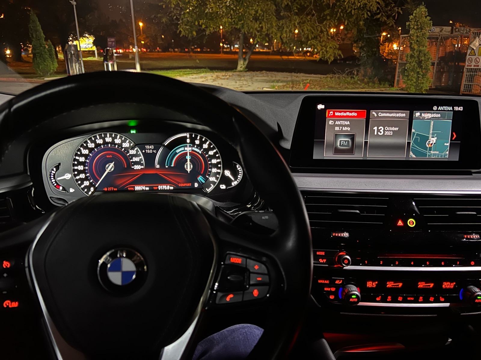BMW 530e Hybrid…PHEV, Domet 750km komb.struja/benzin,kao novi, reg 1g, fotografija 7