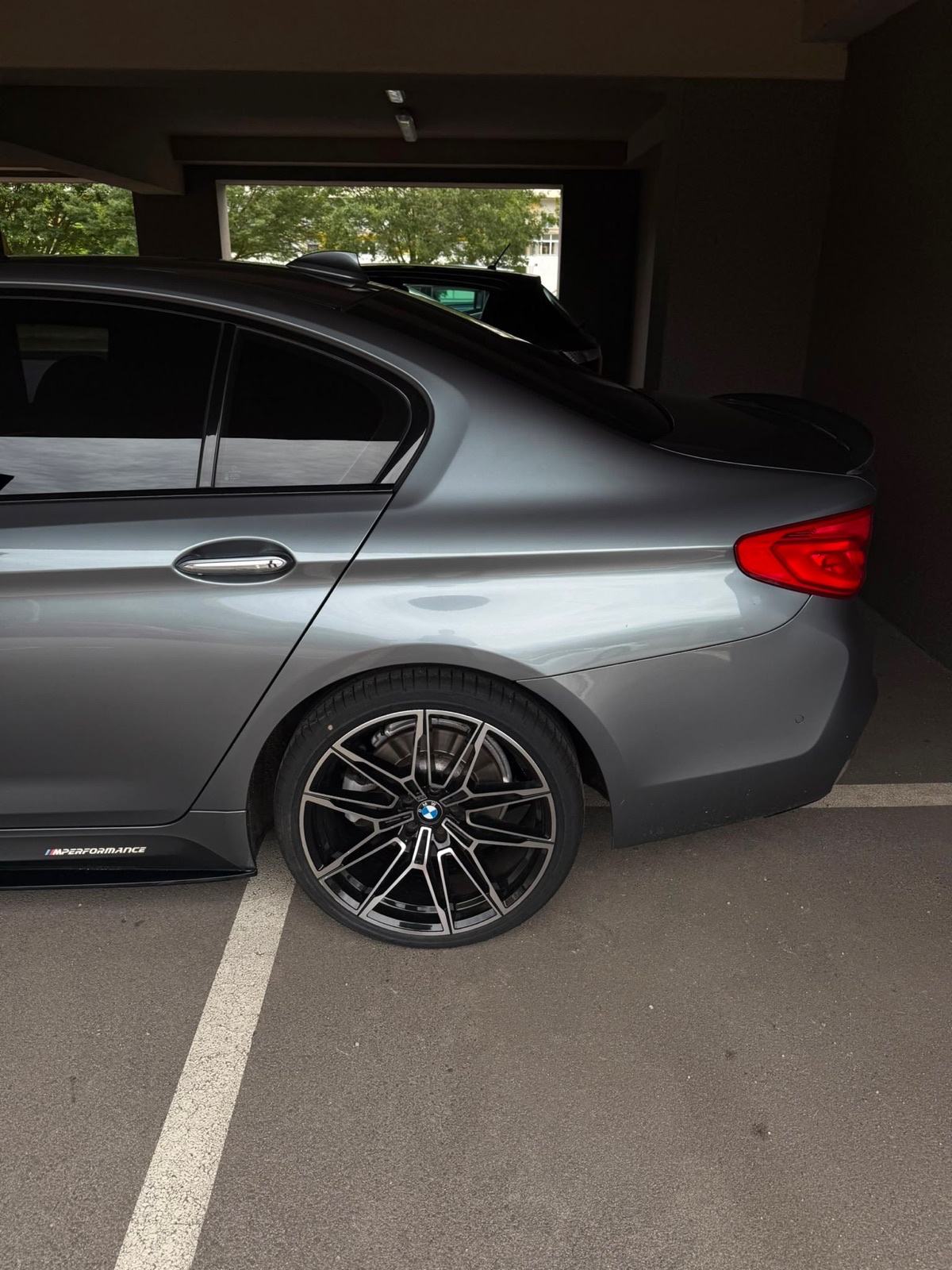 BMW 530e Napravljen veliki servis/registriran do 6/27, fotografija 12