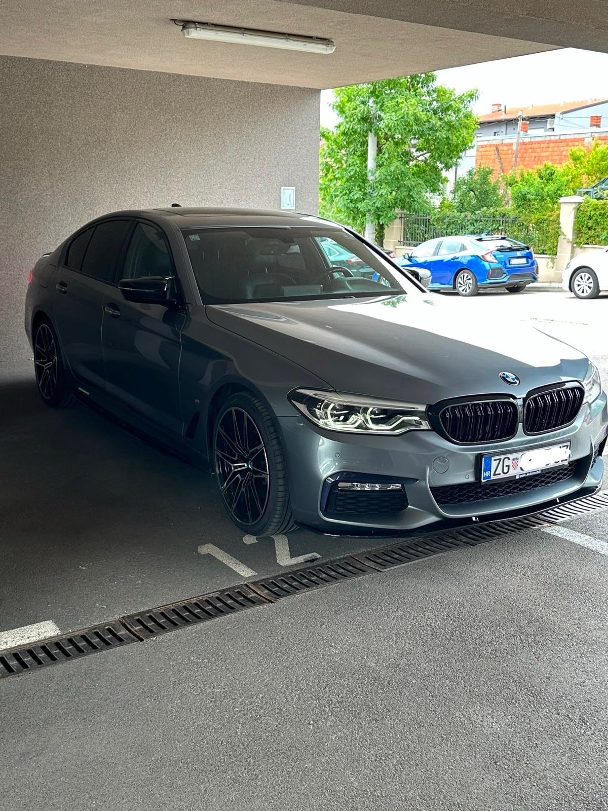 BMW 530e Napravljen veliki servis/registriran do 6/27, fotografija 8