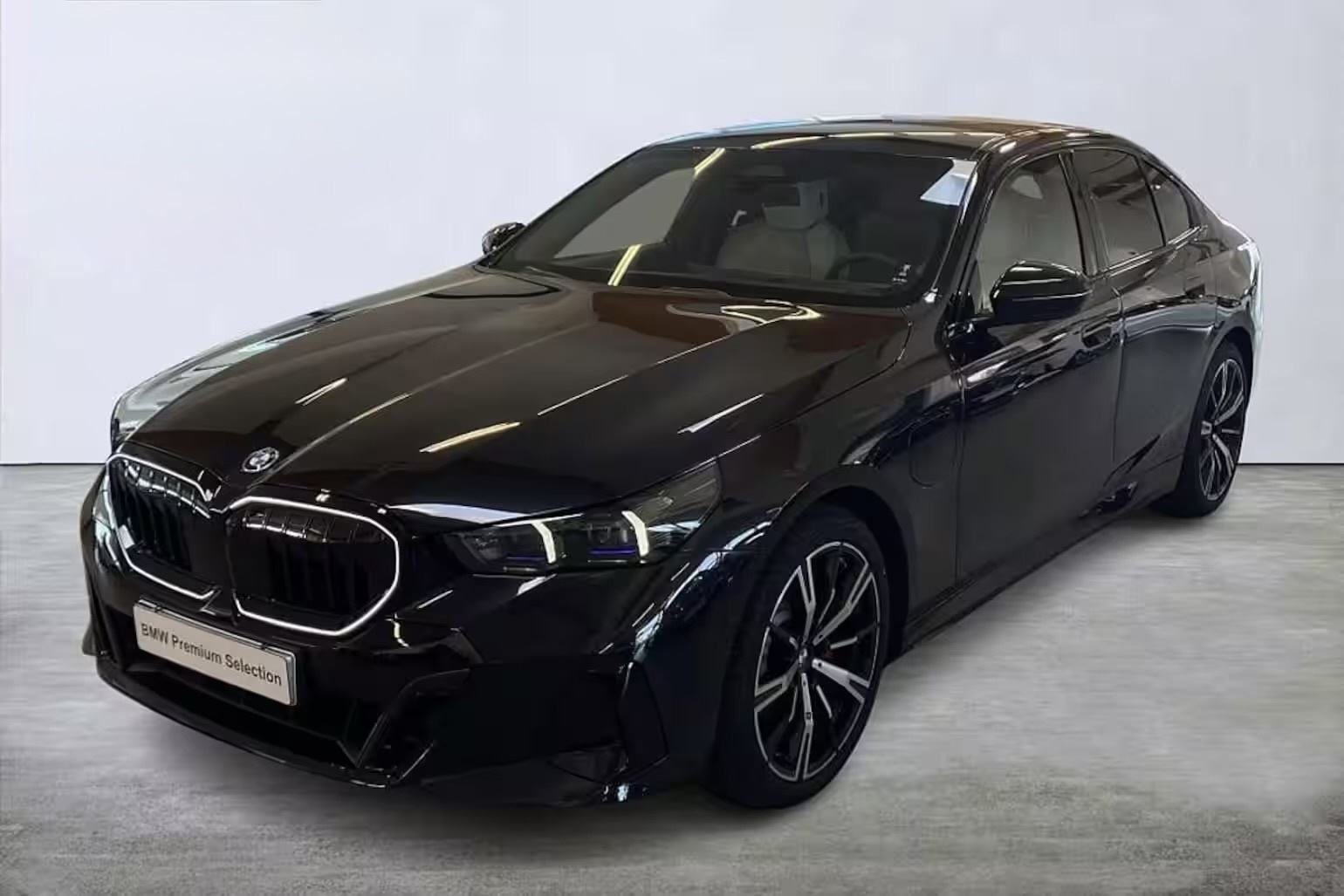 BMW 530e X - Drive 20’ M Pro Sport, Iconic Glow, B&W, Pano, PDV, fotografija 1