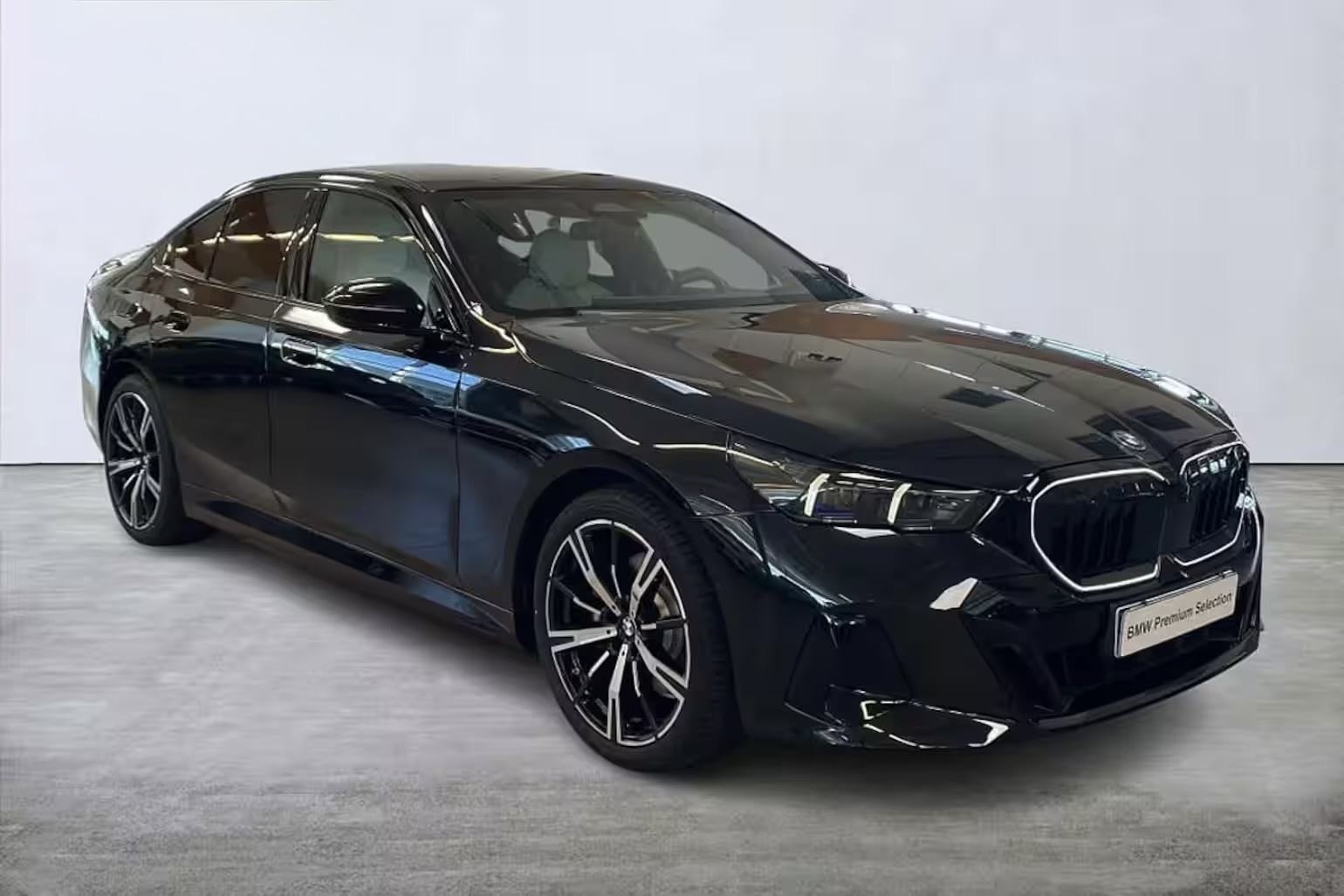 BMW 530e X - Drive 20’ M Pro Sport, Iconic Glow, B&W, Pano, PDV, fotografija 3