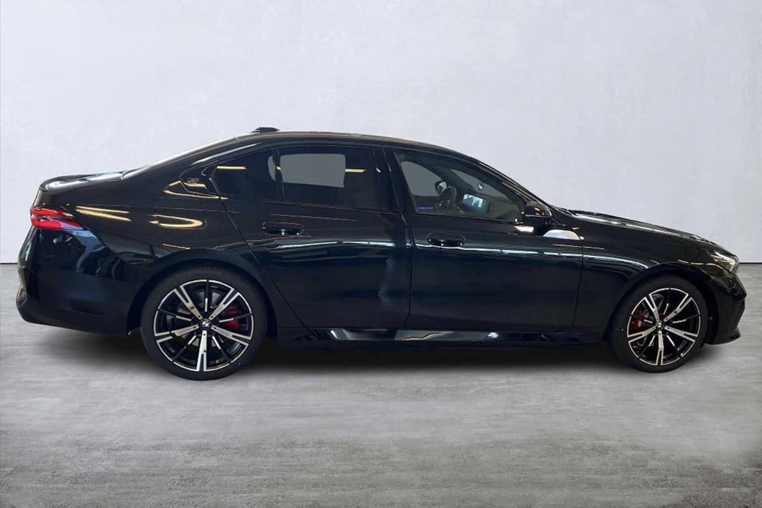 BMW 530e X - Drive 20’ M Pro Sport, Iconic Glow, B&W, Pano, PDV, fotografija 8