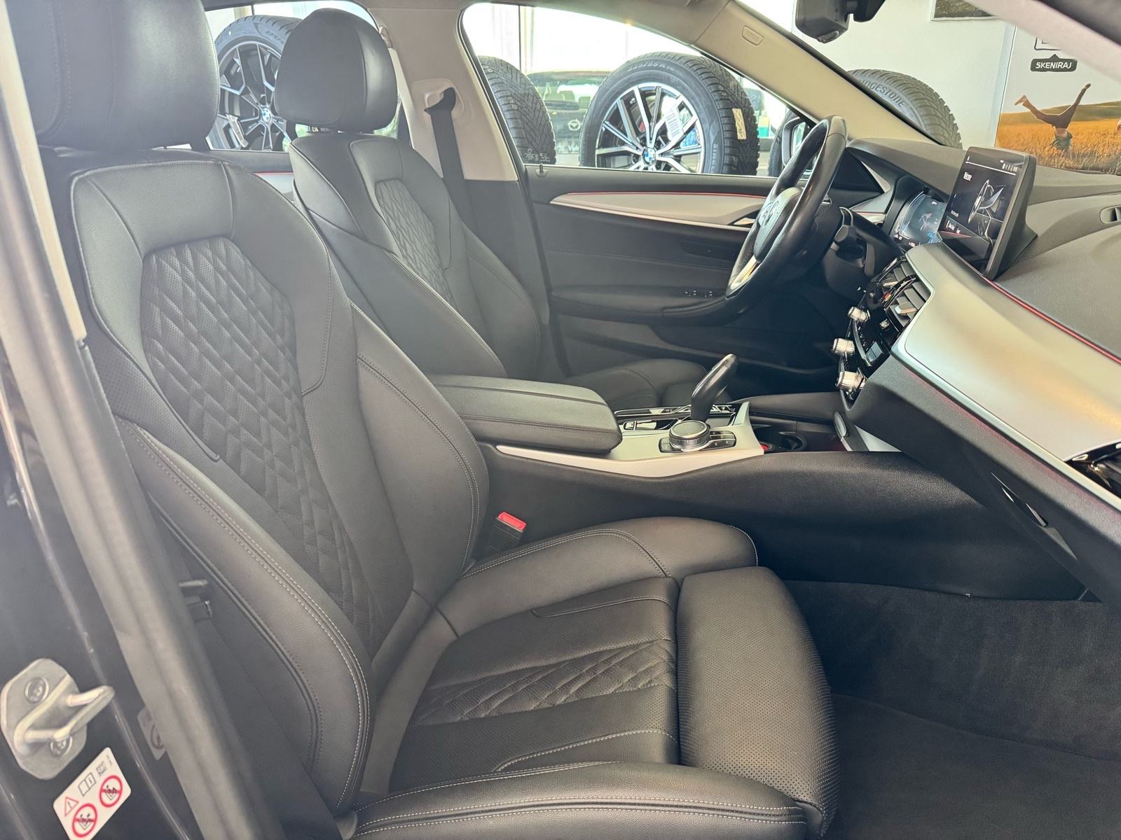 BMW serija 5 530e xDrive 215KW, fotografija 16
