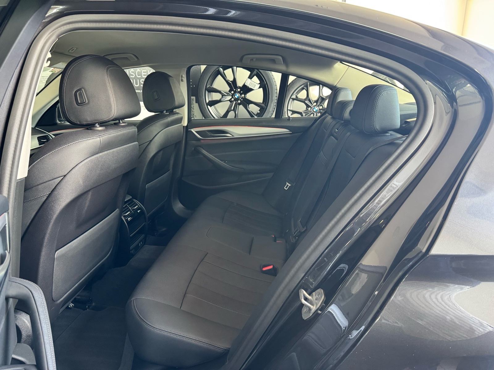 BMW serija 5 530e xDrive 215KW, fotografija 17