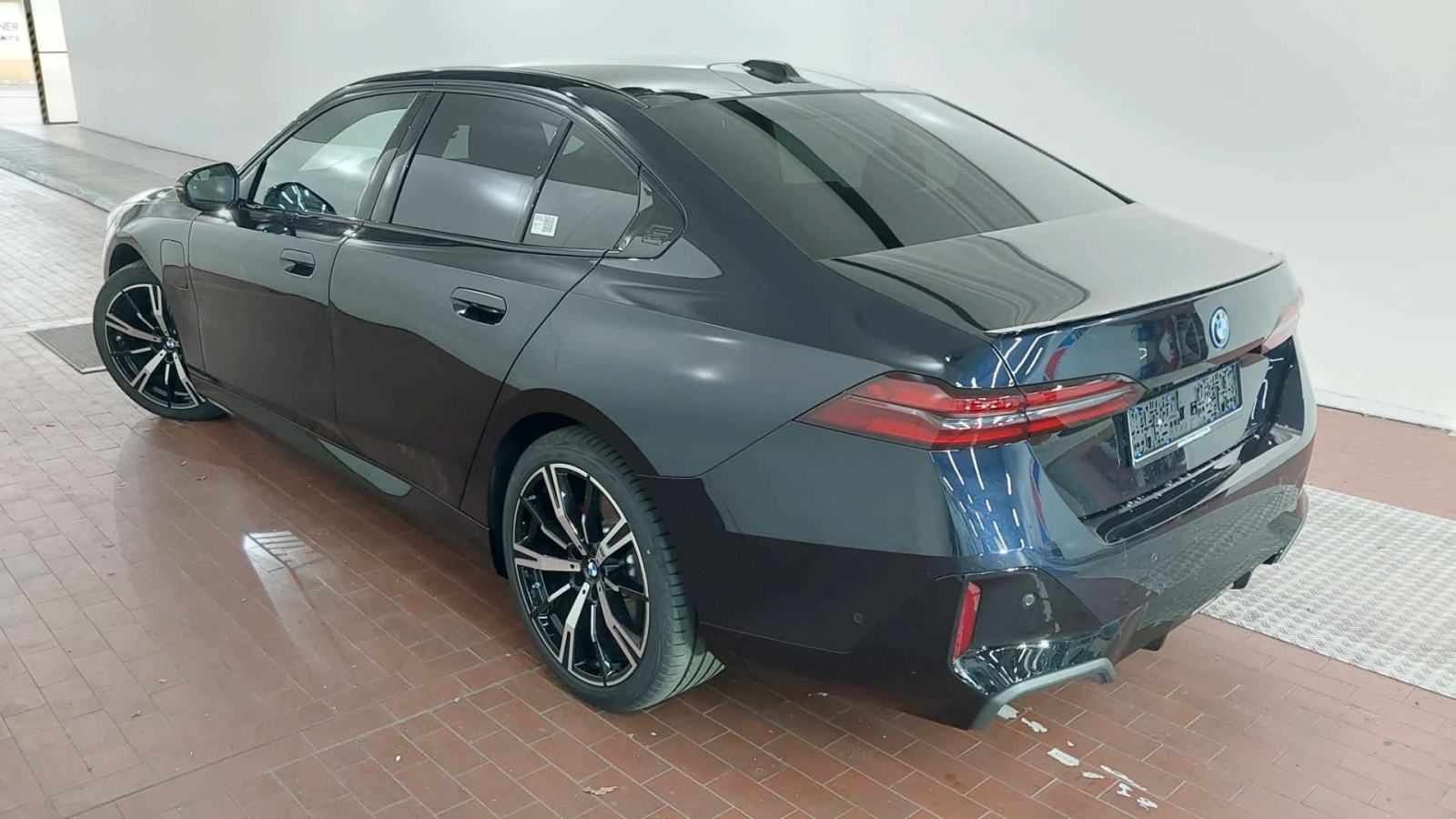 BMW serija 5 530e xDrive automatik M Sport PRO, fotografija 3