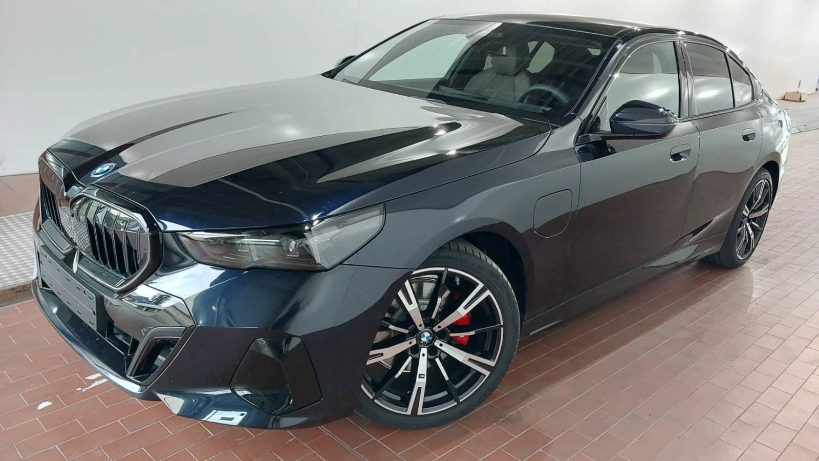 BMW serija 5 530e xDrive automatik M Sport PRO, fotografija 2