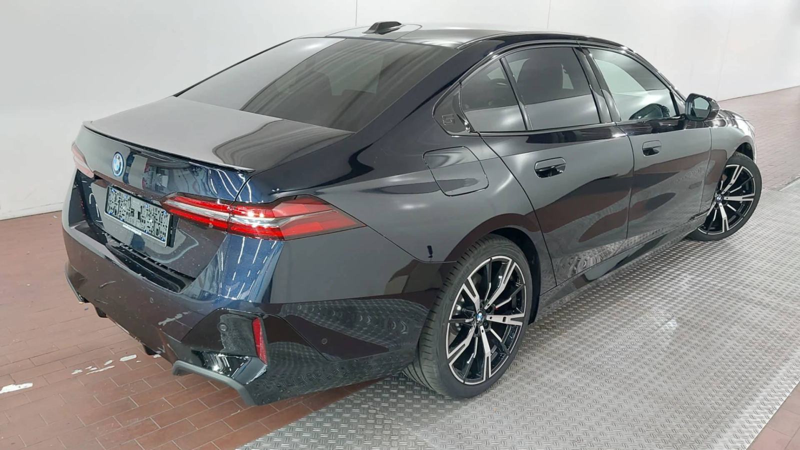 BMW serija 5 530e xDrive automatik M Sport PRO, fotografija 4