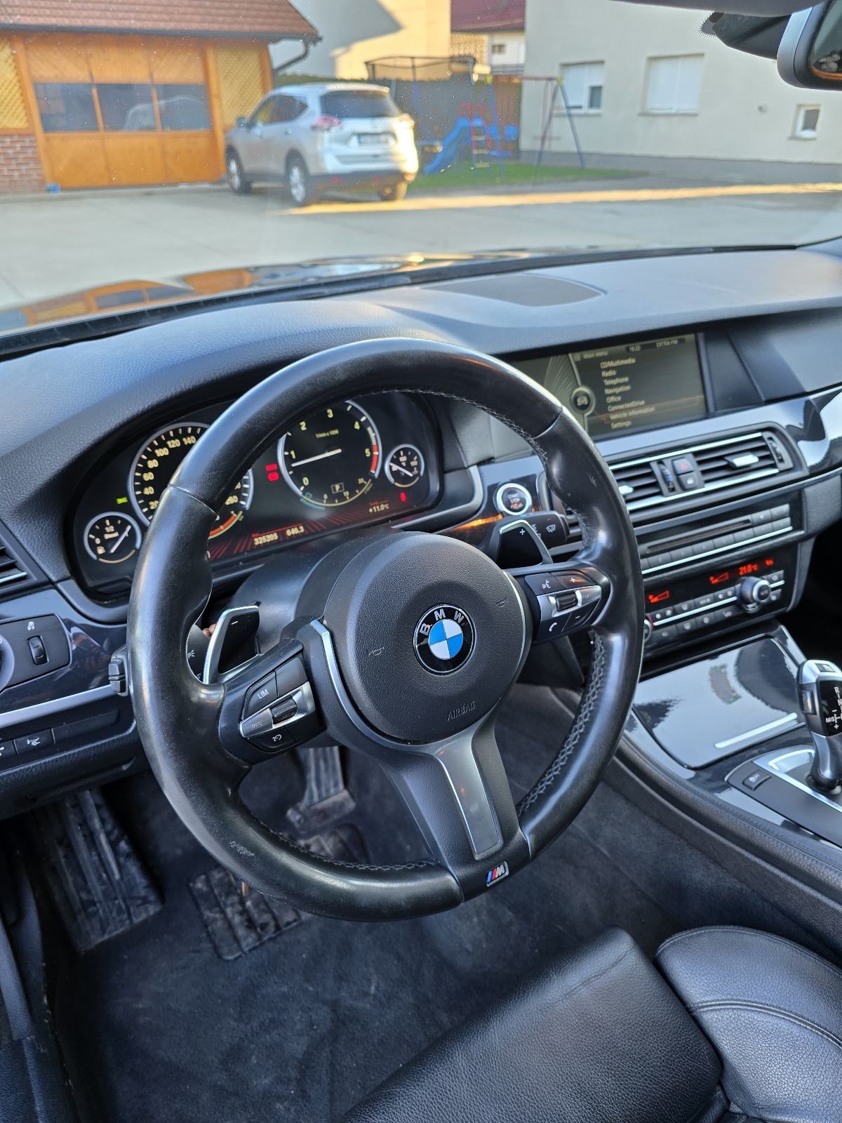 BMW 5 F10 530d xDrive, fotografija 11