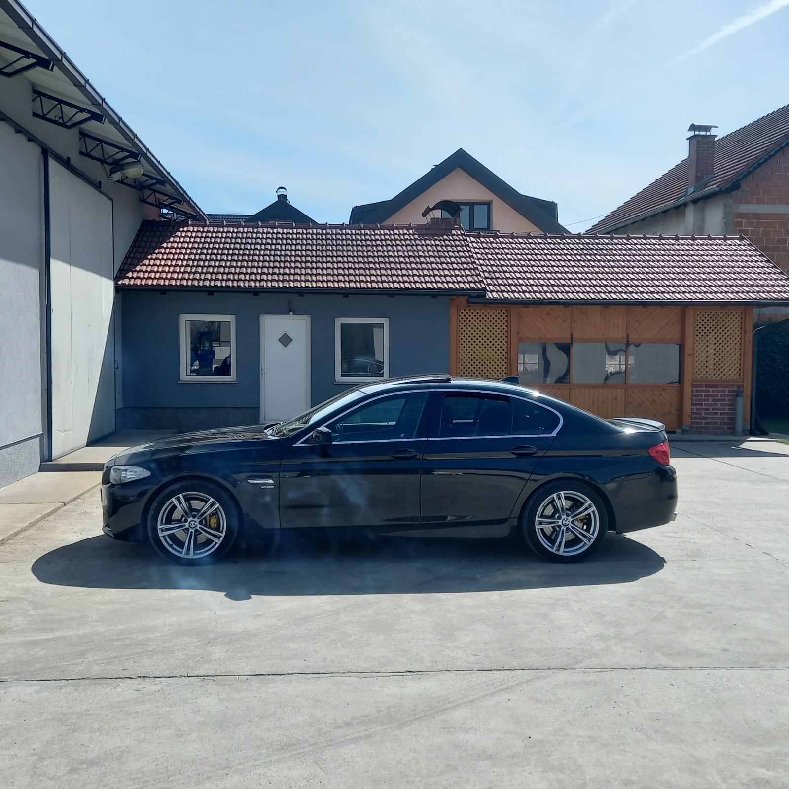 BMW 5 F10 530d xDrive, fotografija 1