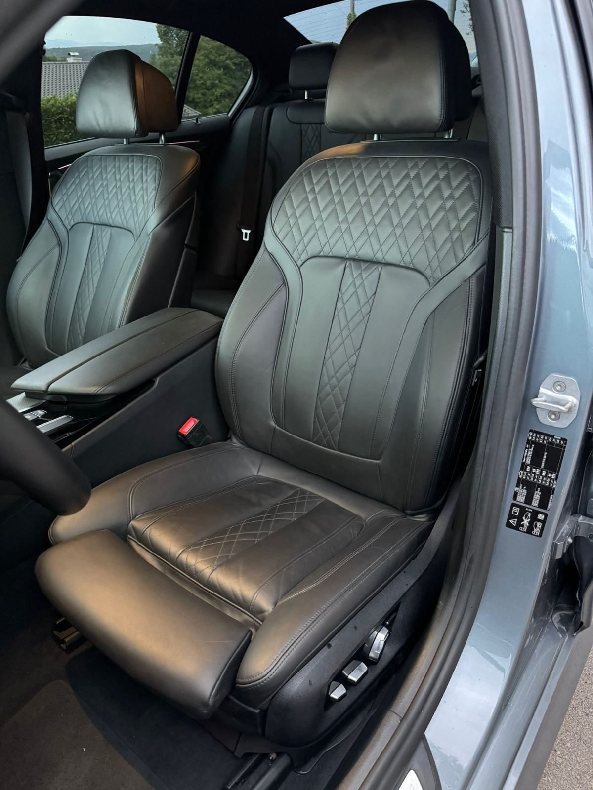 BMW 540xi -m paket visoko individualiziran- prvi vlasnik i novo stanje, fotografija 13