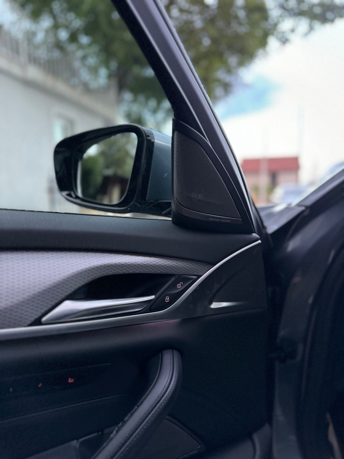 BMW 540xi -m paket visoko individualiziran- prvi vlasnik i novo stanje, fotografija 19