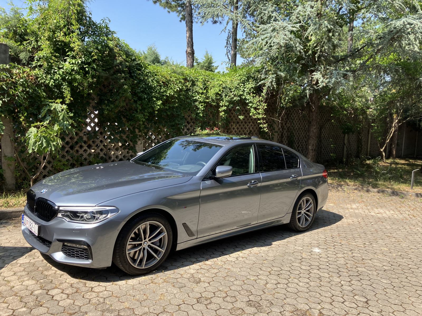 BMW 540xi -m paket visoko individualiziran- prvi vlasnik i novo stanje, pogled izvana - slika 1
