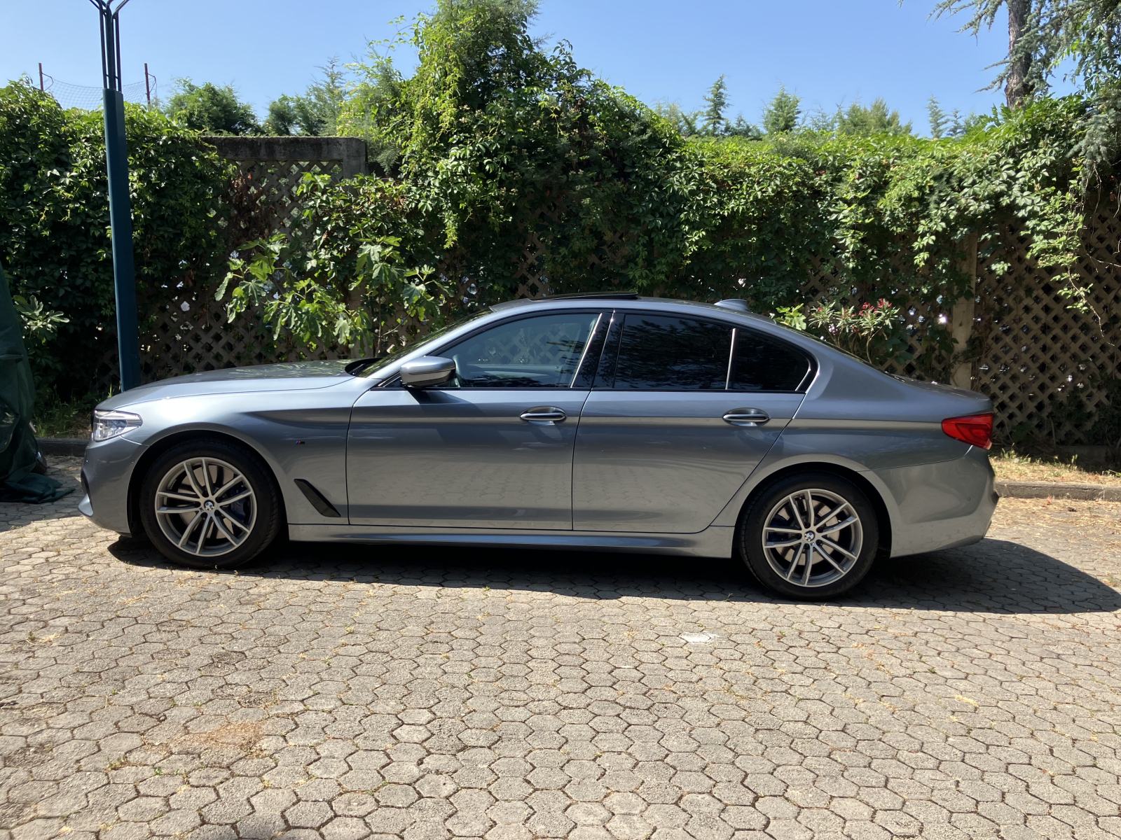 BMW 540xi -m paket visoko individualiziran- prvi vlasnik i novo stanje, fotografija 20