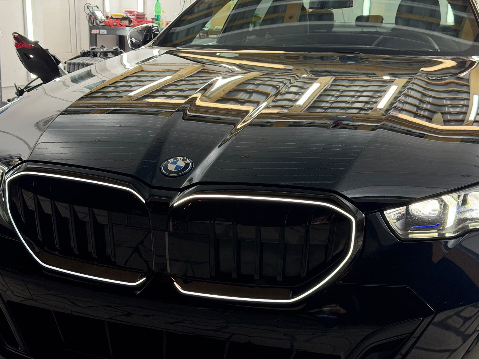 BMW serija 5 550e *XDRIVE* M SPORT PRO*ZAOKRETNI KOTAČI STRAGA*B&W*, fotografija 17