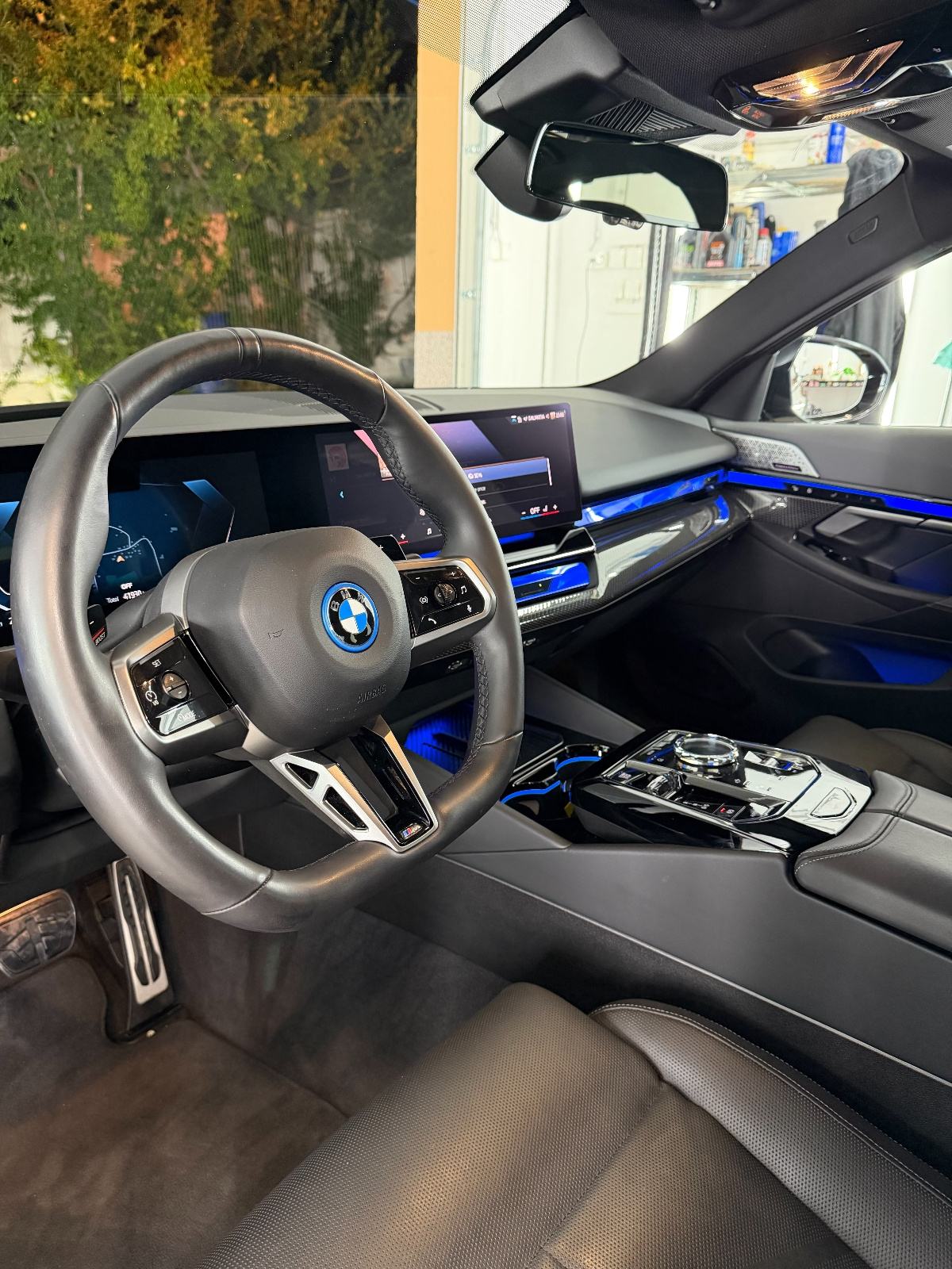 BMW serija 5 550e *XDRIVE* M SPORT PRO*ZAOKRETNI KOTAČI STRAGA*B&W*, fotografija 18