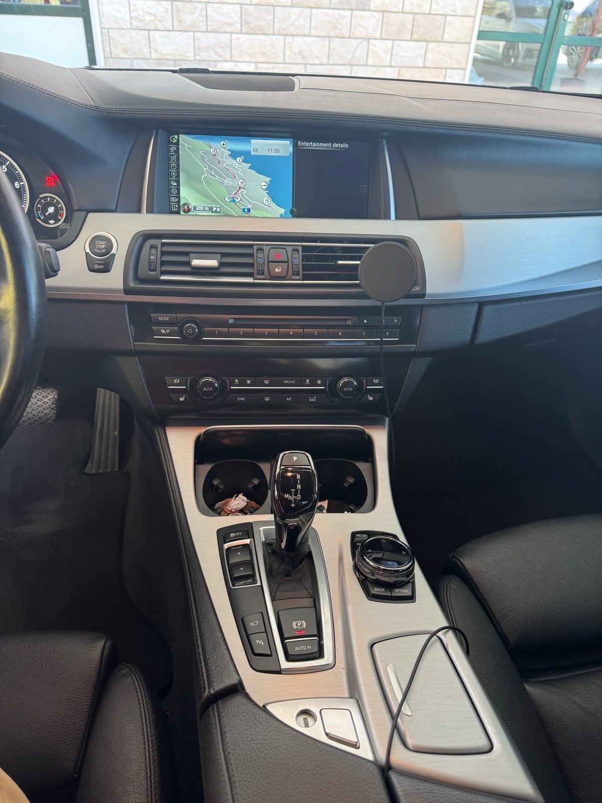 BMW serija 5 550i automatik, fotografija 15