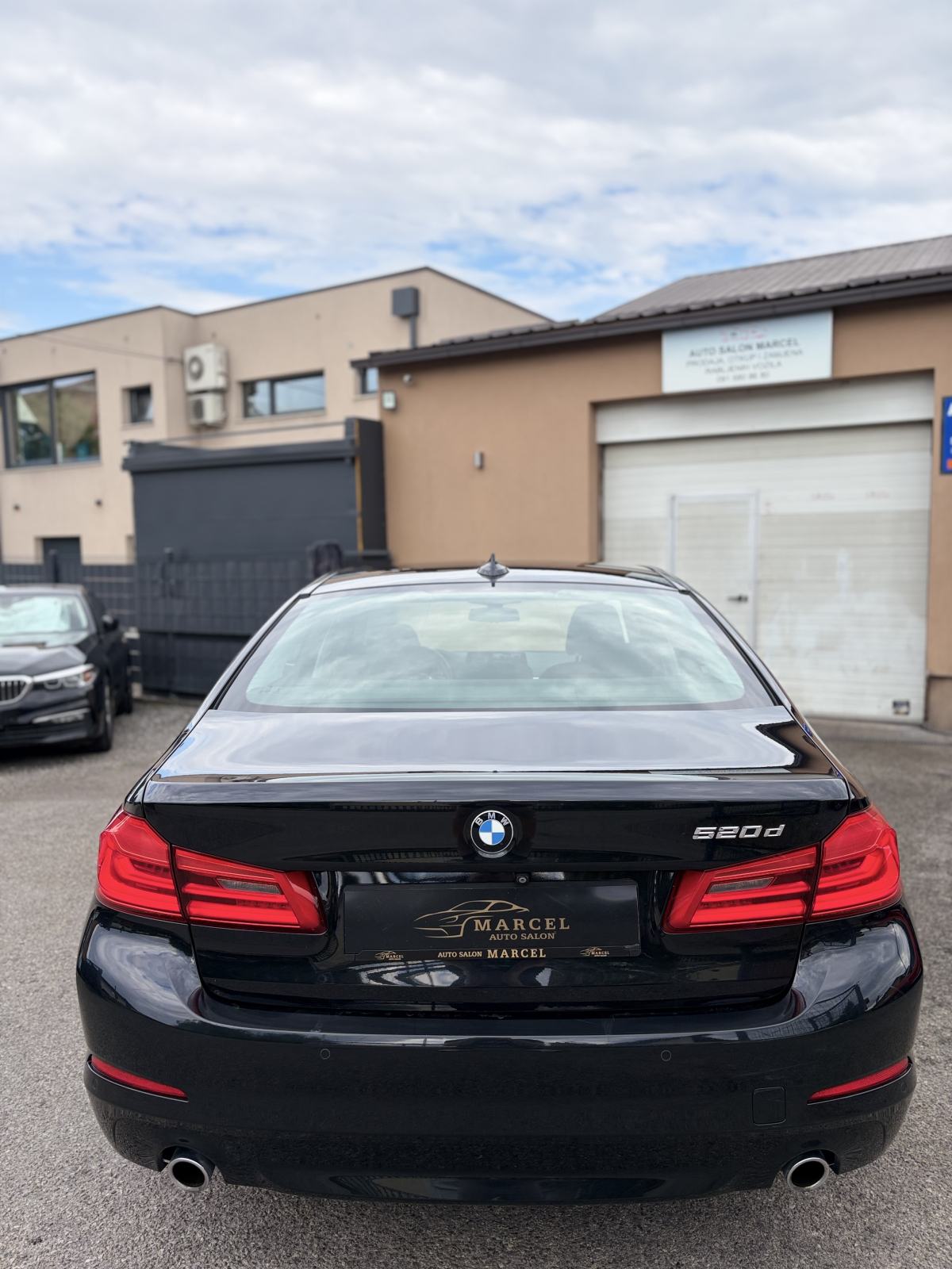 BMW serija 5 G30 520d automatik, fotografija 8