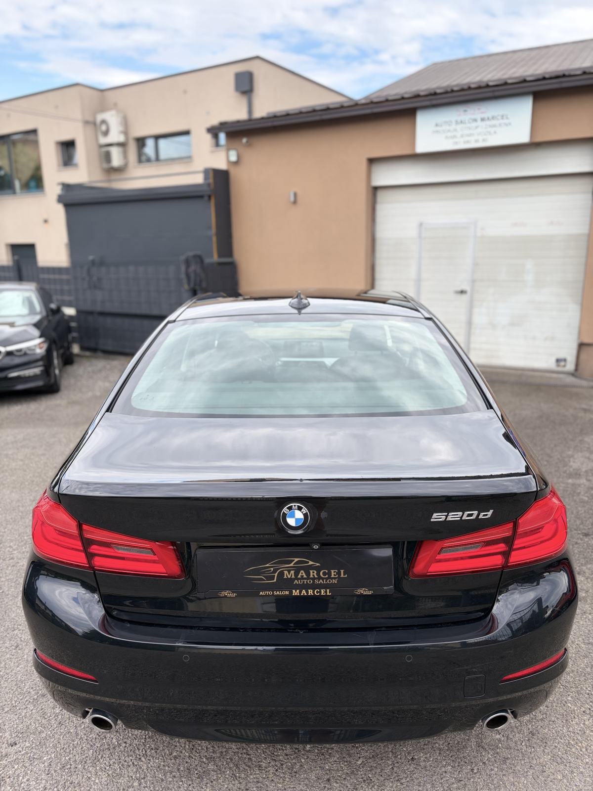 BMW serija 5 G30 520d automatik, fotografija 6